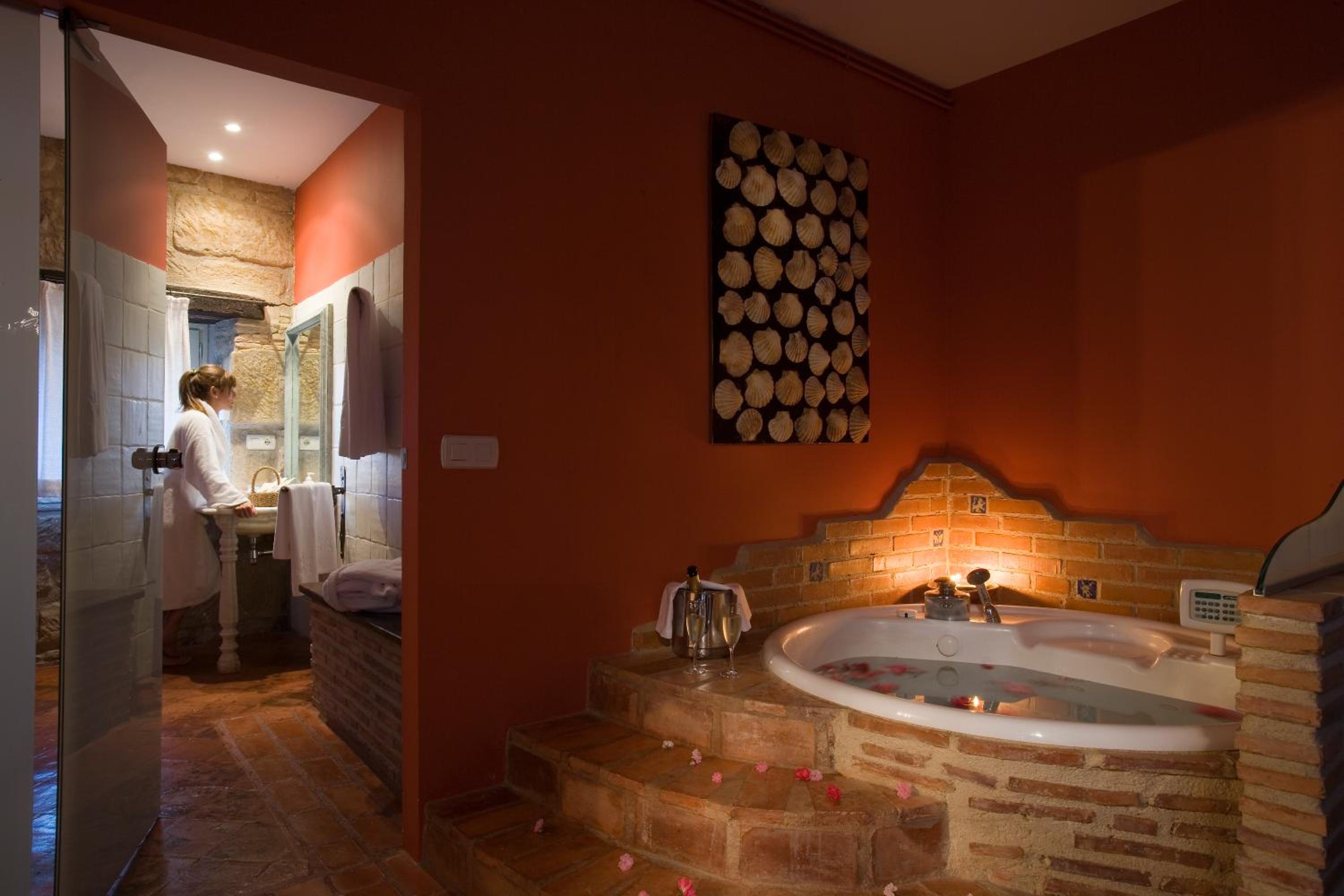 Suite with Spa Bath photo 2