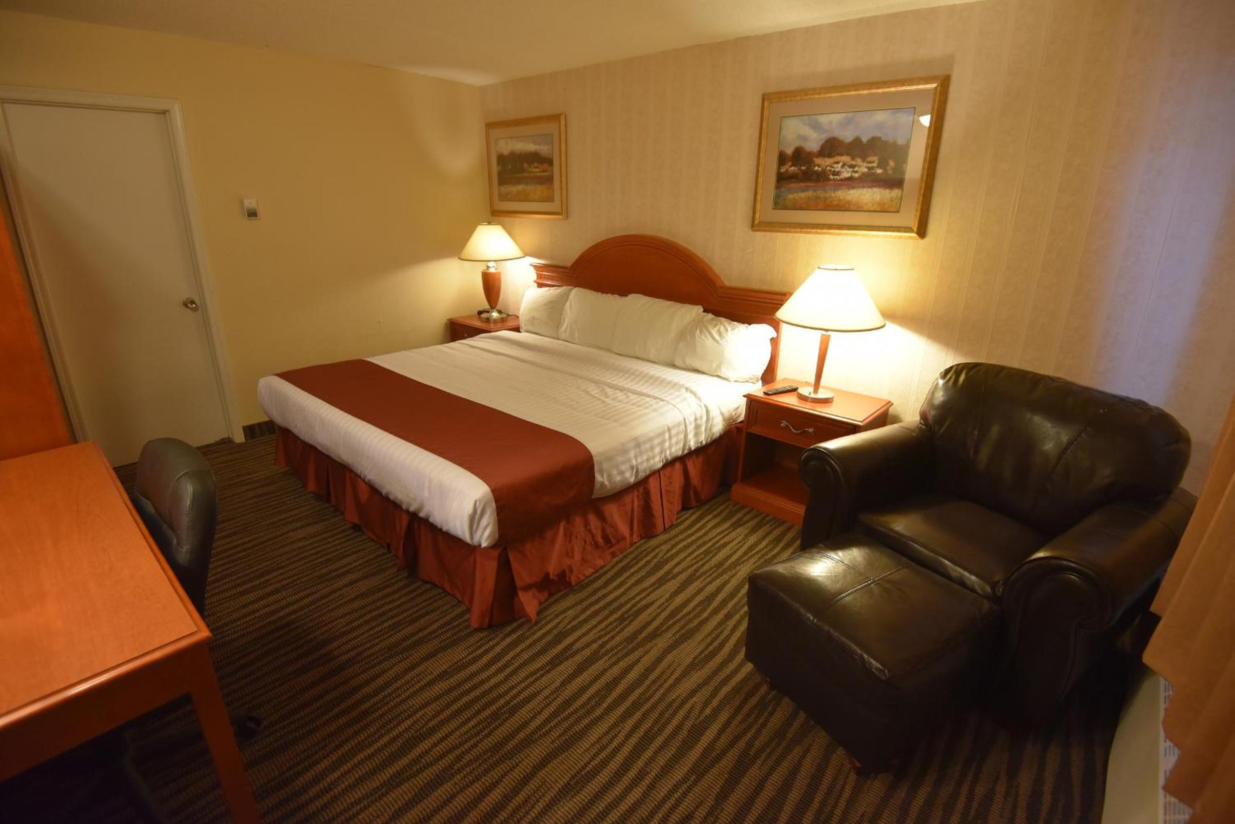 King Room - Non-Smoking - Photo 1