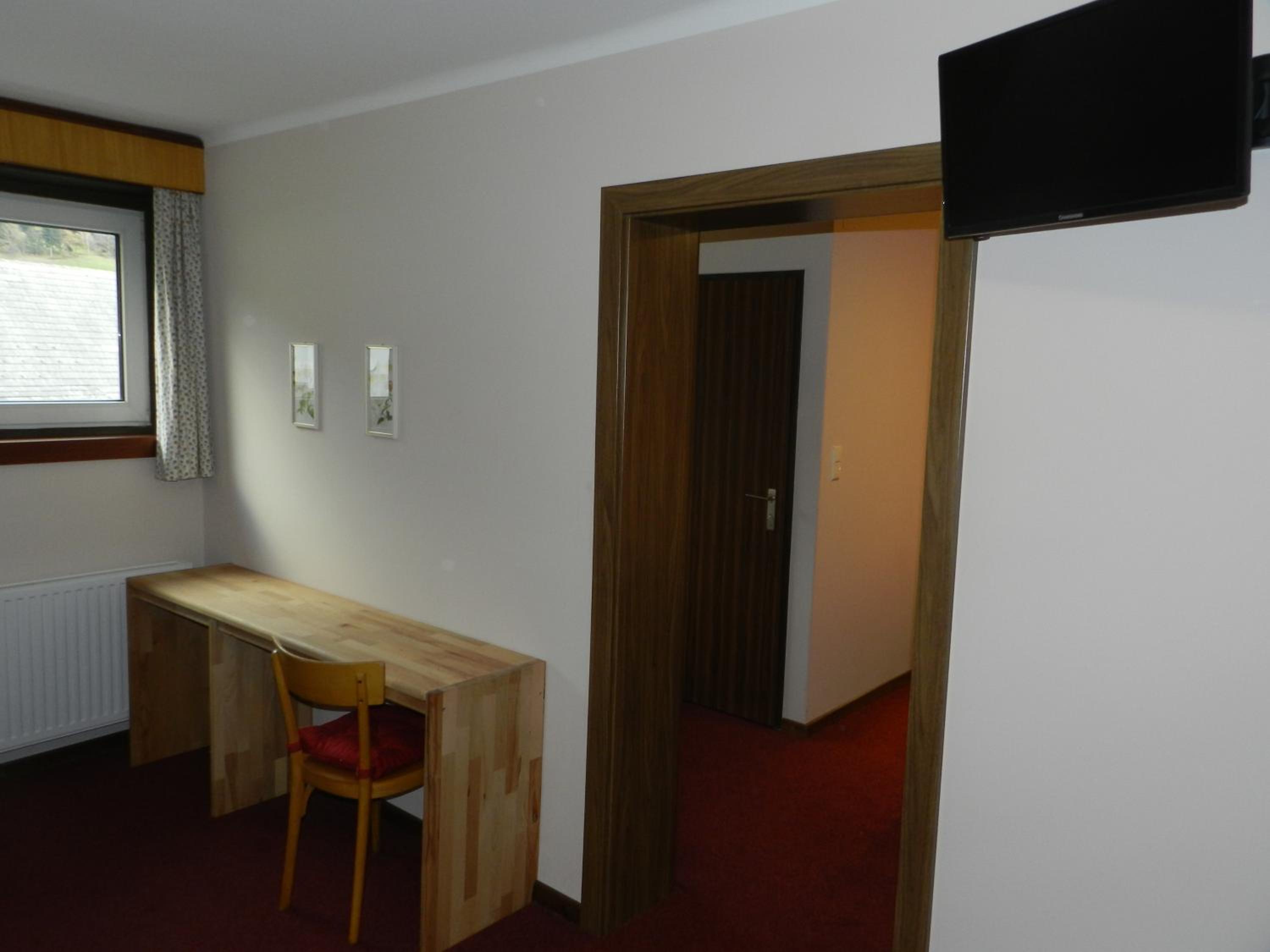 Family Room (2 Adults + 2 Children) photo 3