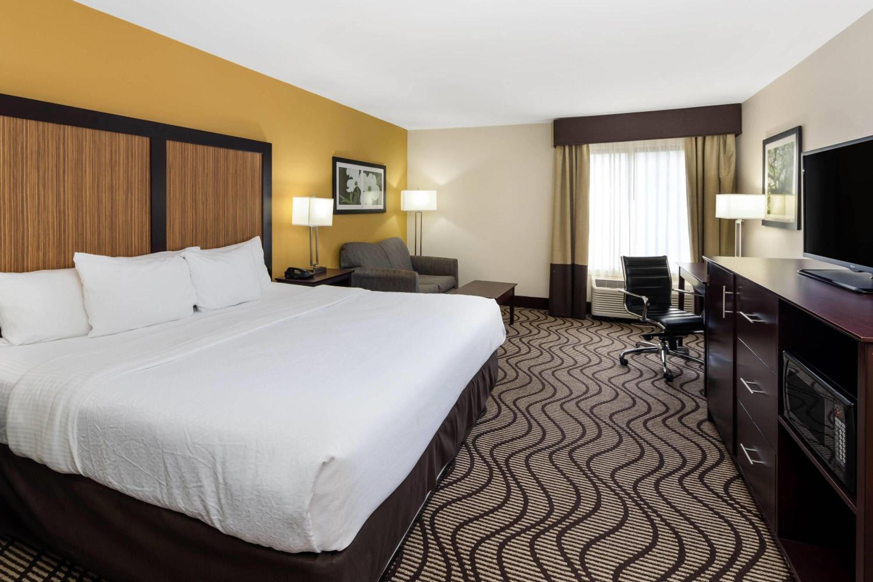 King Room - Non-Smoking - Photo 3