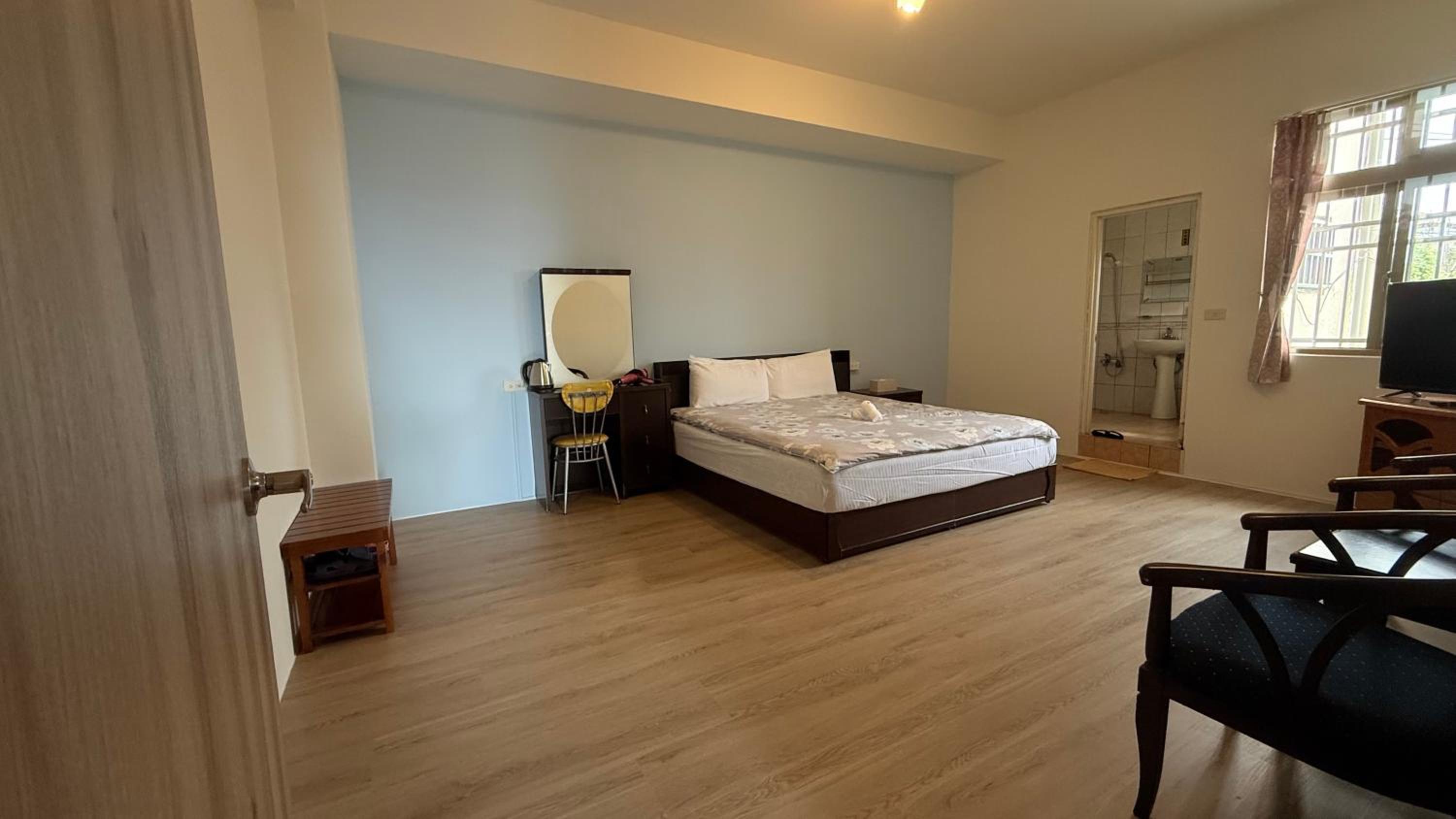 Queen Room photo 1