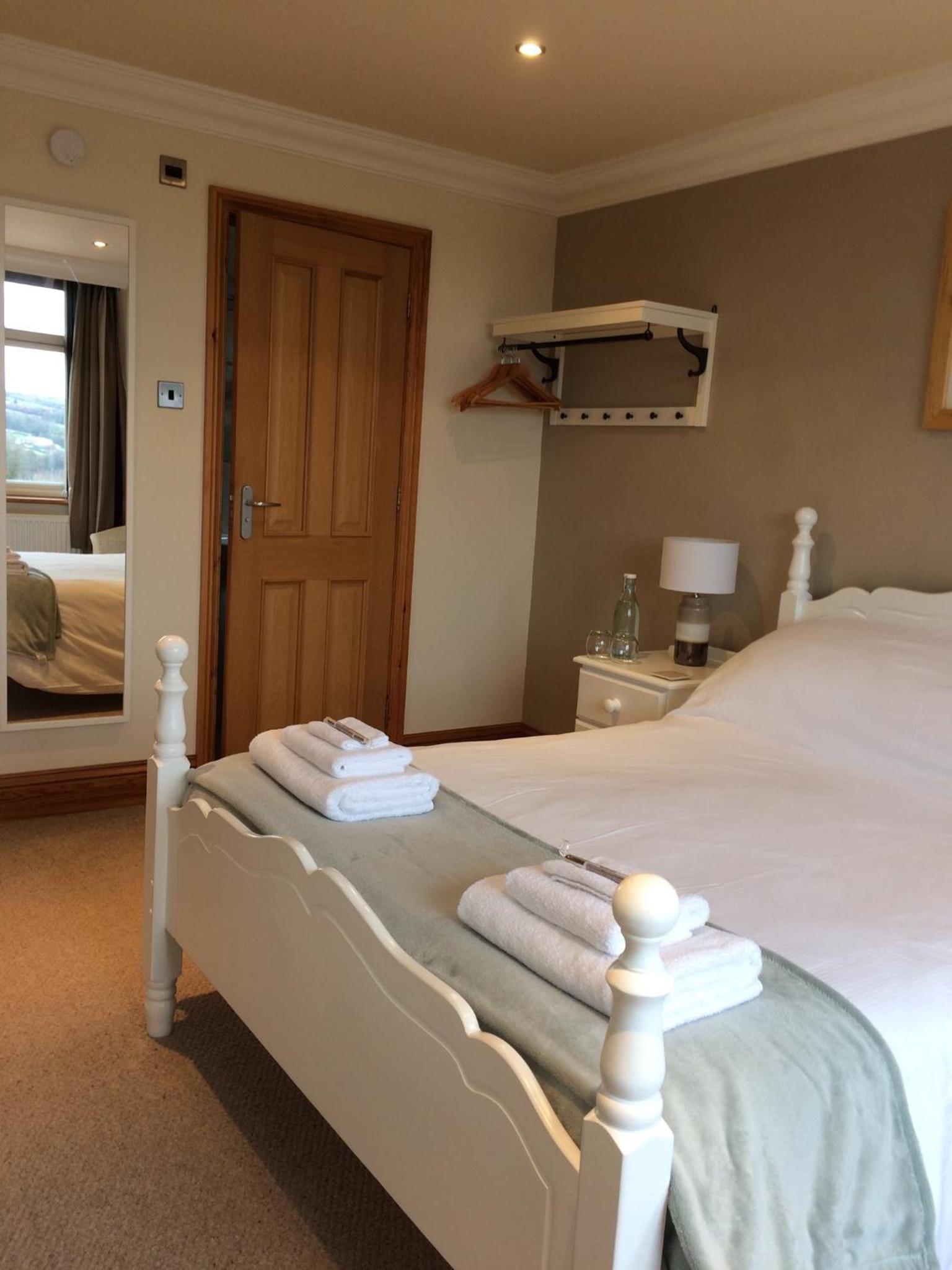 Deluxe Double Room with Shower - Photo 5