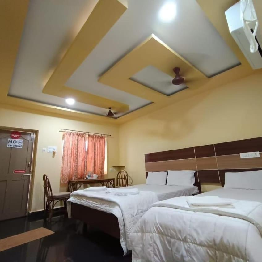 Economy Triple Room photo 2