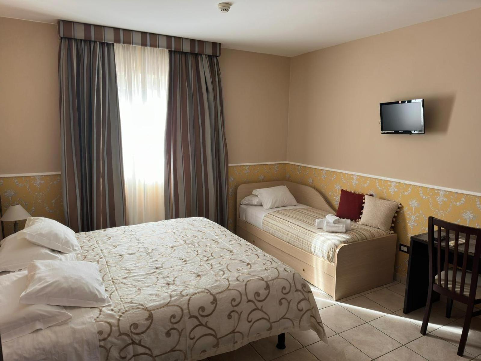 Basic Triple Room photo 3