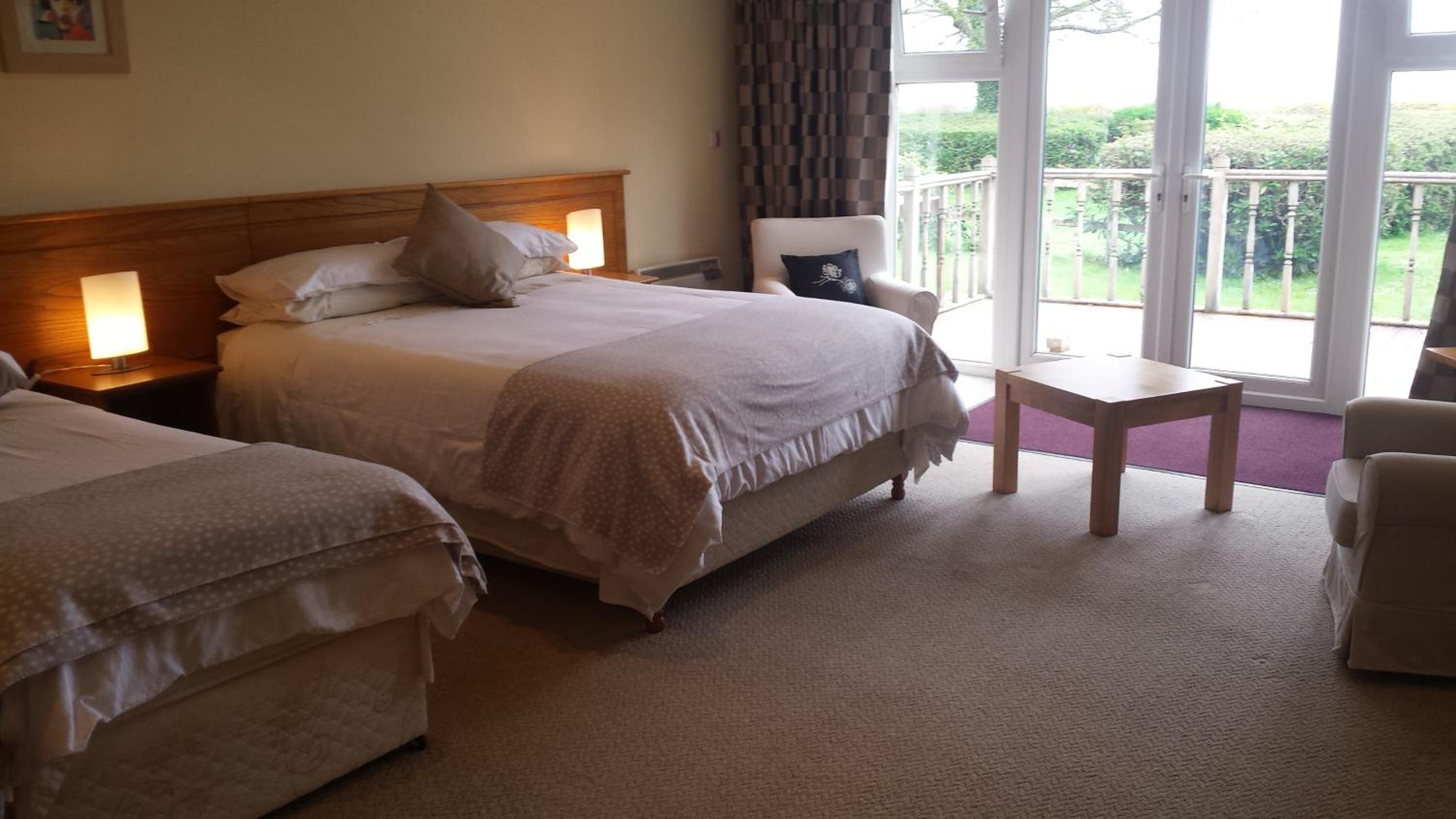 Double or Twin Room with Lake View photo 1