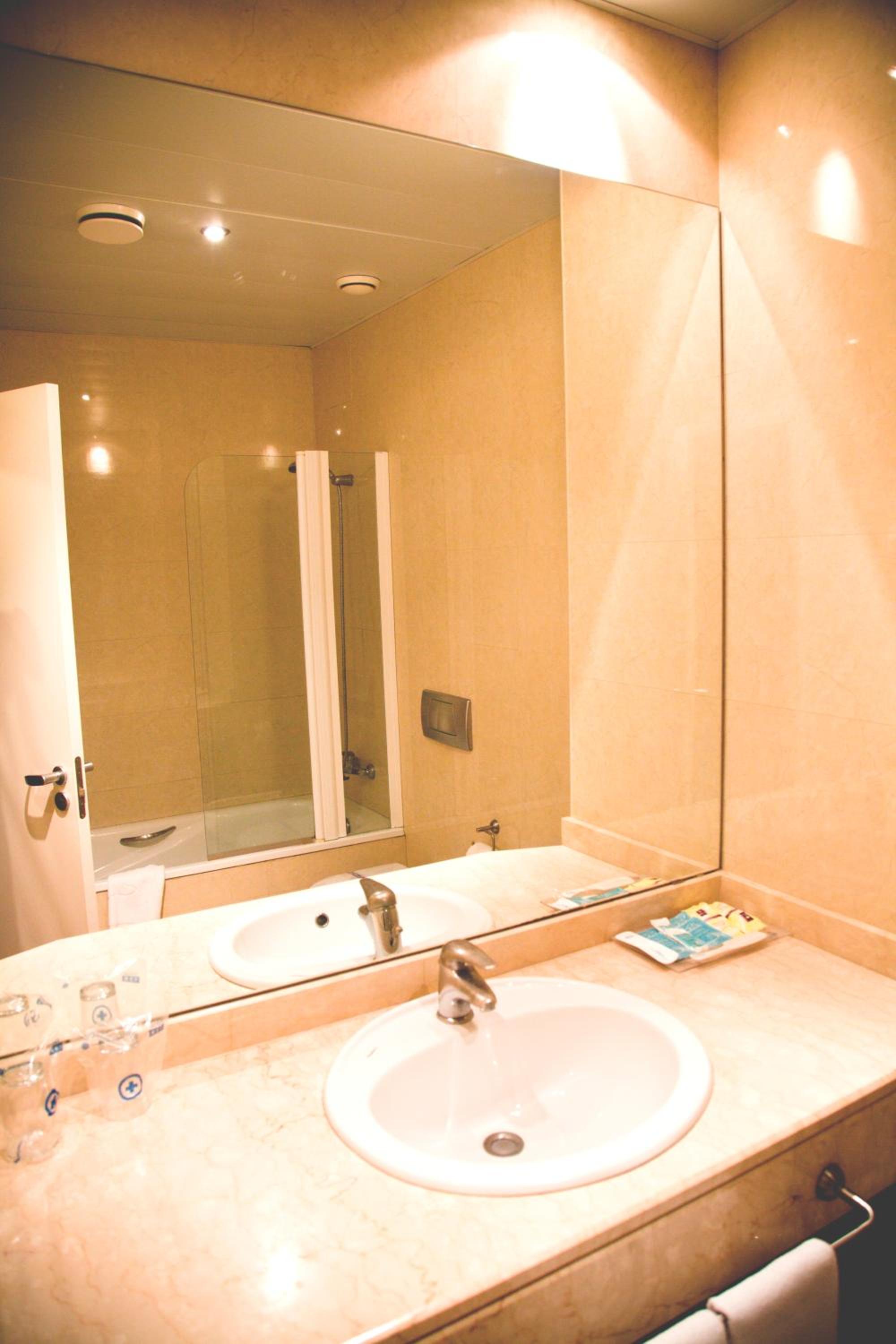 Triple Room (3 Adults) photo 2