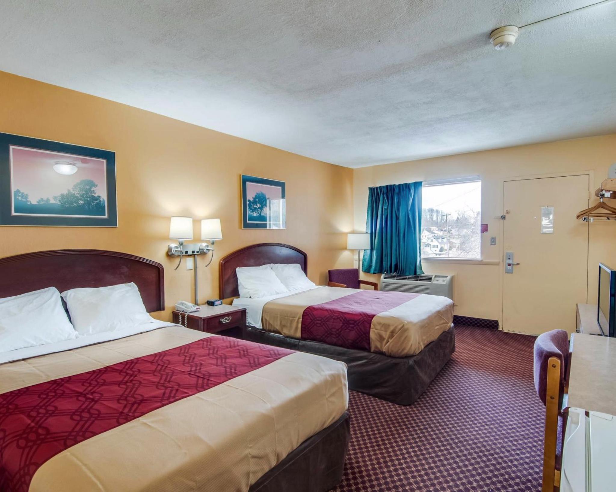 Double Room with Two Double Beds - Photo 2