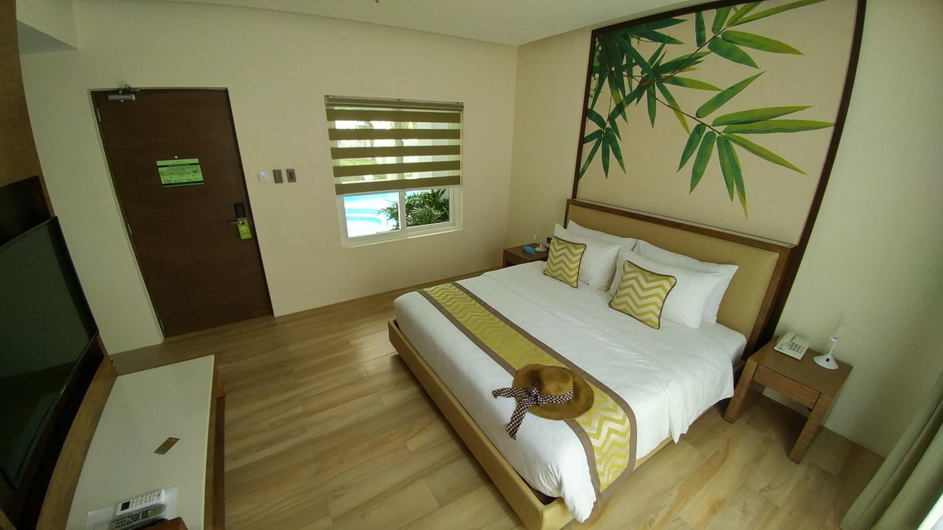 Garden Suite Pool Access