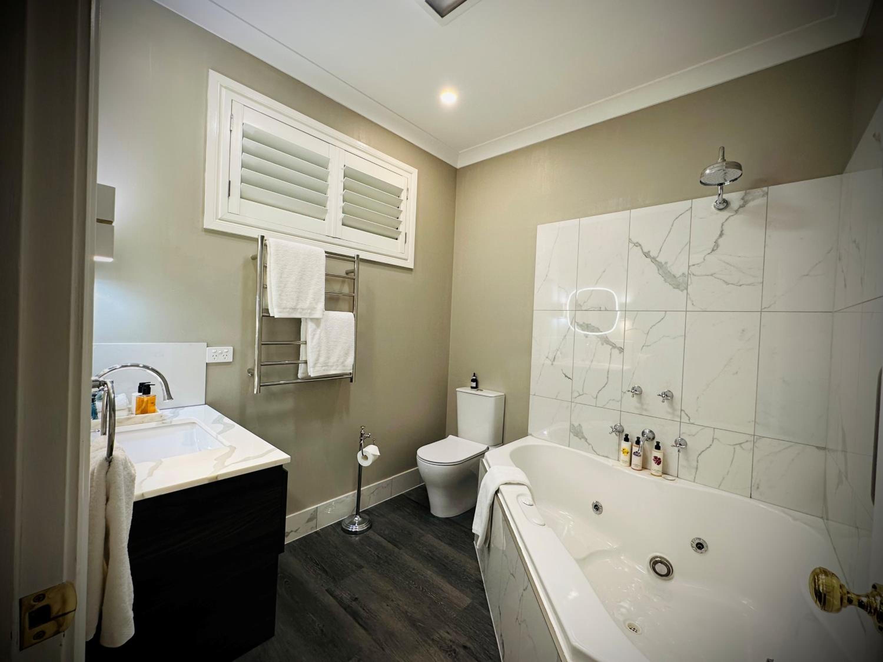 Studio with Spa Bath photo 3