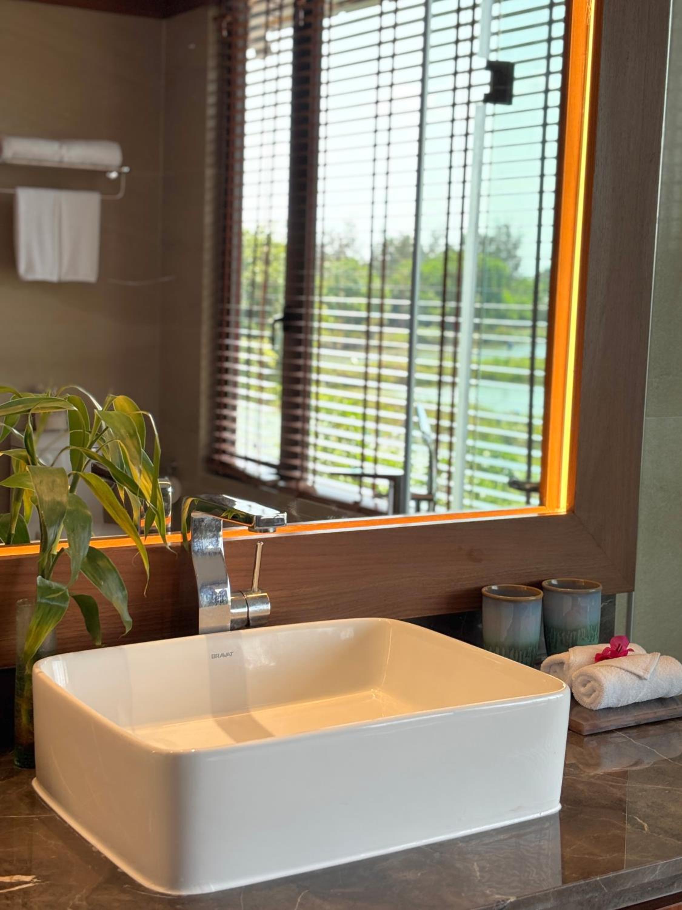 Red Lantern Suite