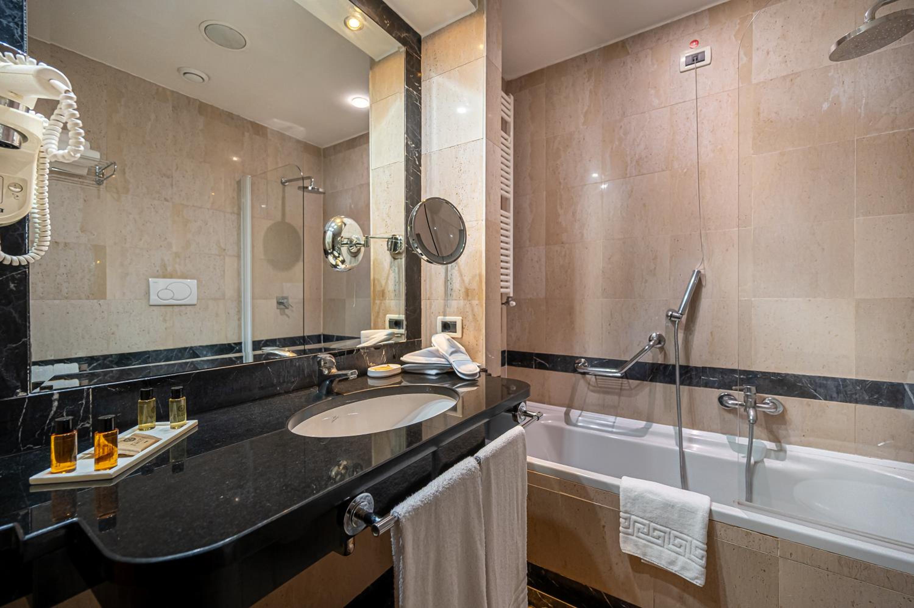 Classic Double or Twin Room Pet Friendly photo 3