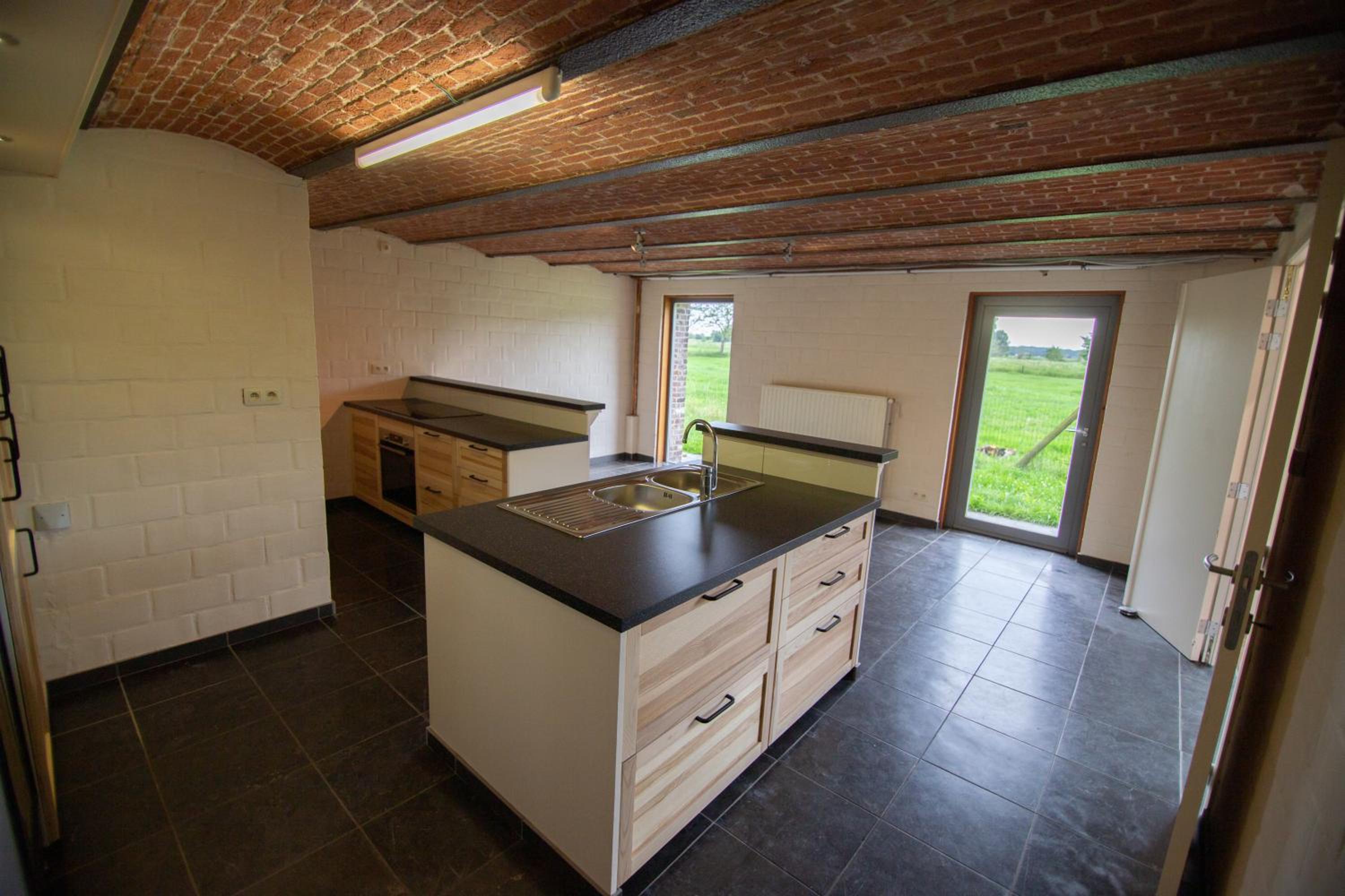 Six-Bedroom House photo 1