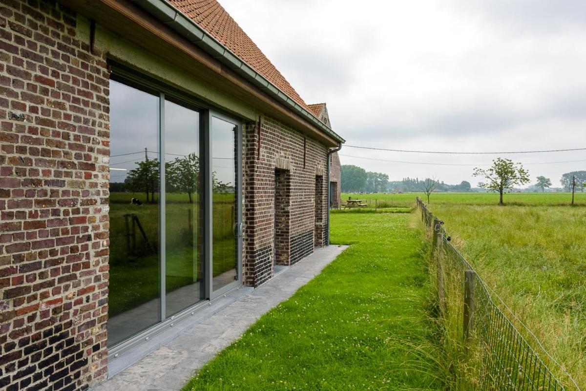 Six-Bedroom House photo 2