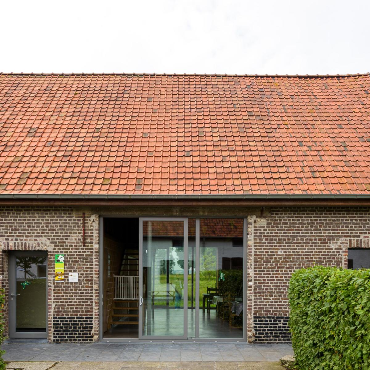 Six-Bedroom House photo 3