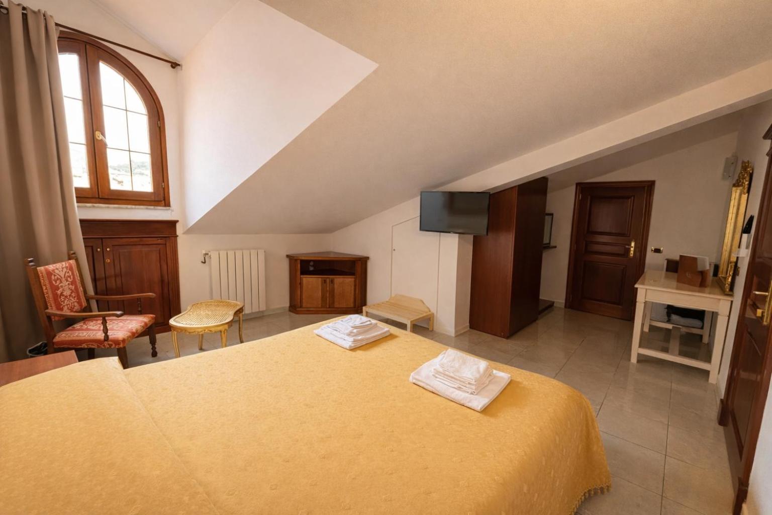 Economy Double Room photo 2
