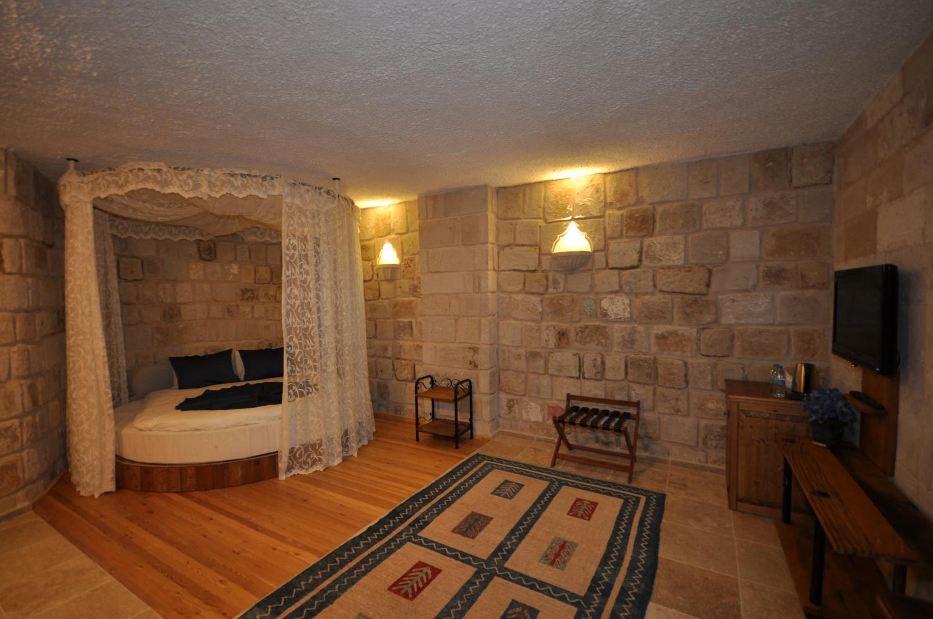 Deluxe Suite with Spa Bath photo 3
