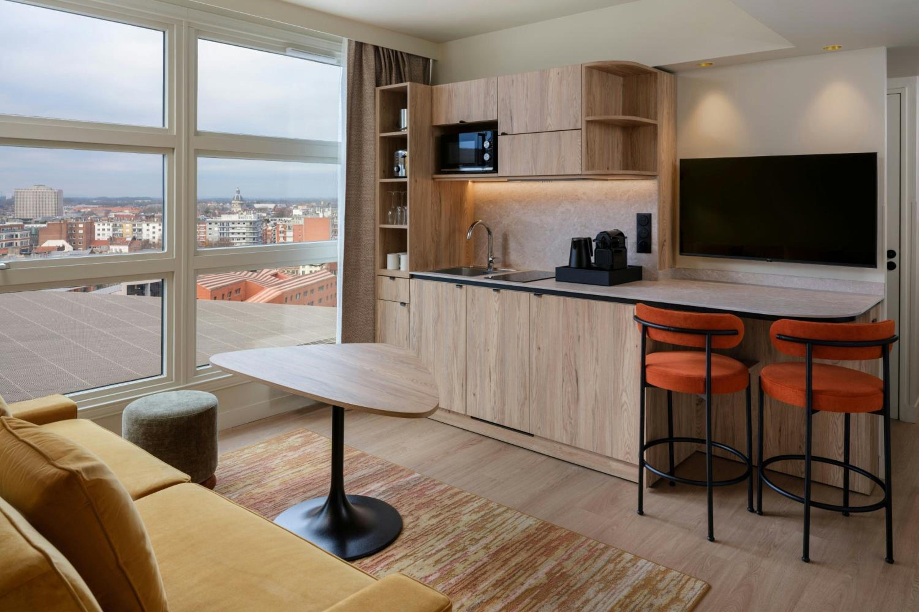 One-Bedroom Apartment with King Bed and Sofa Bed - City View - Photo 1