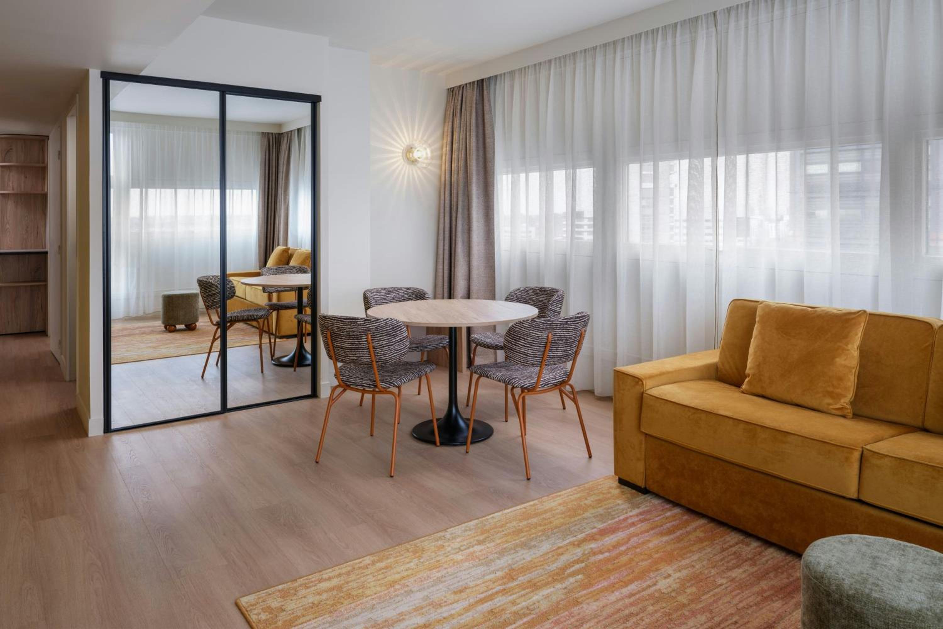 One-Bedroom Deluxe Apartment with City View - High Floor - Photo 1