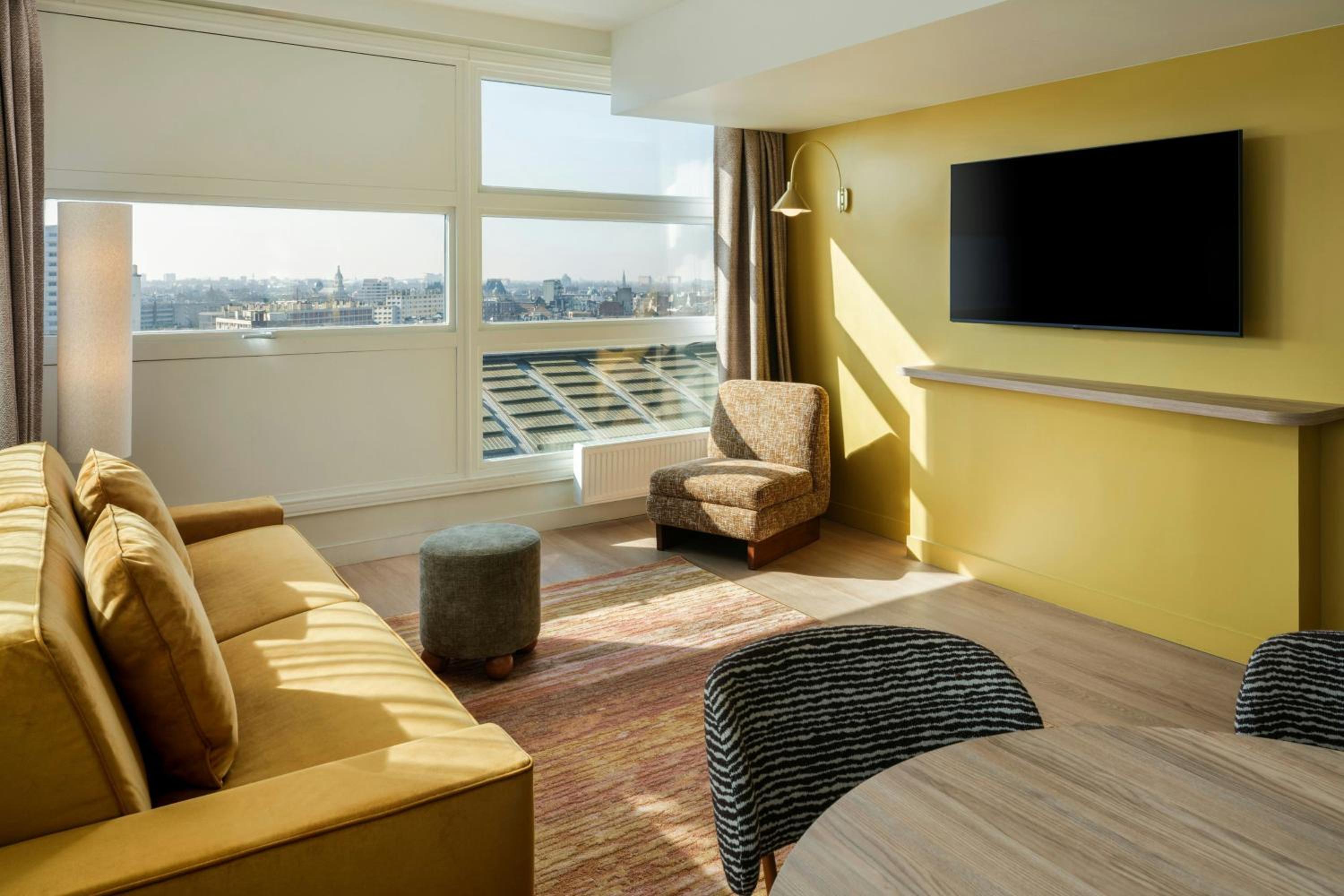 One-Bedroom Apartment with King Bed and Sofa Bed - City View - Photo 4