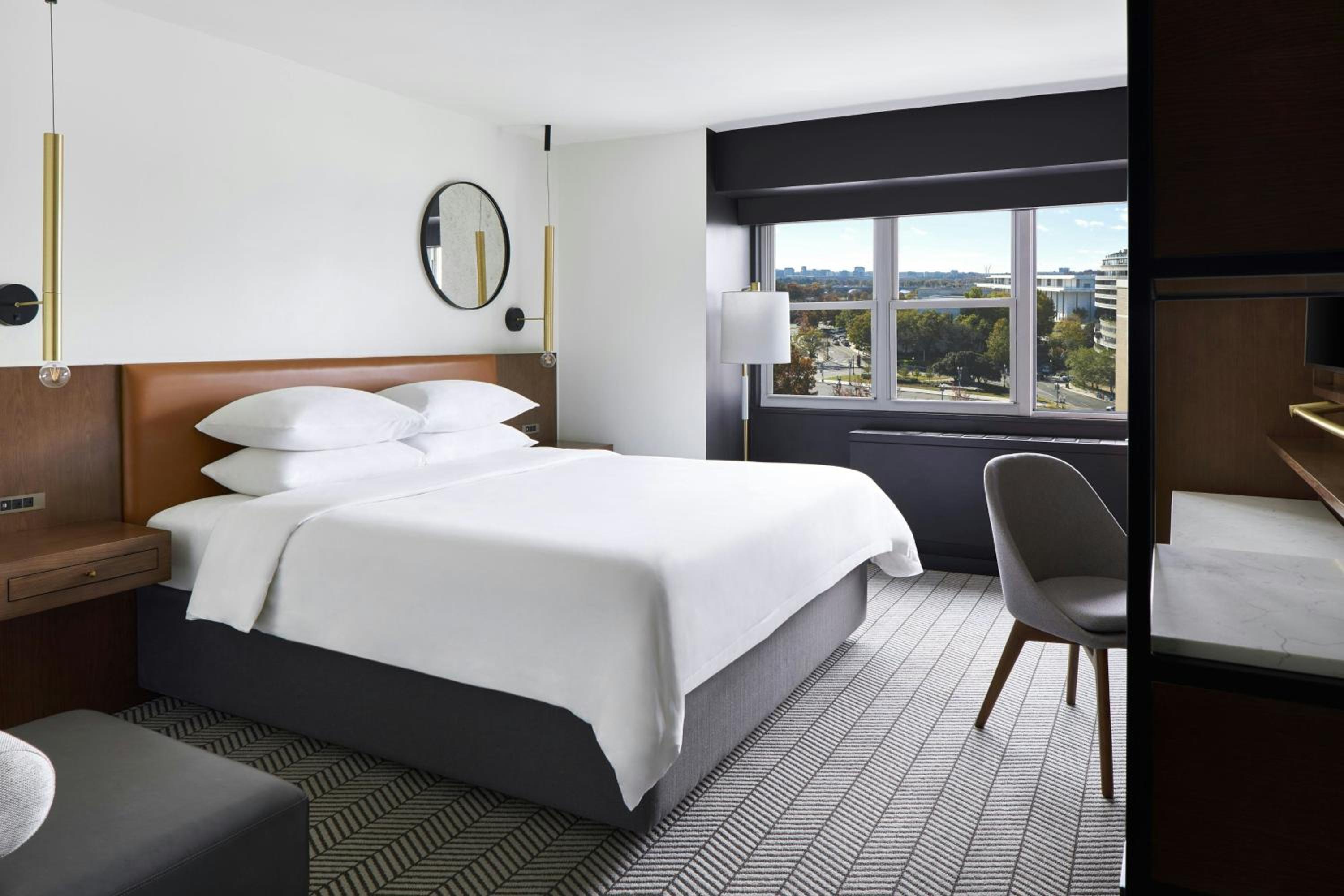 Standard King Room - Photo 4