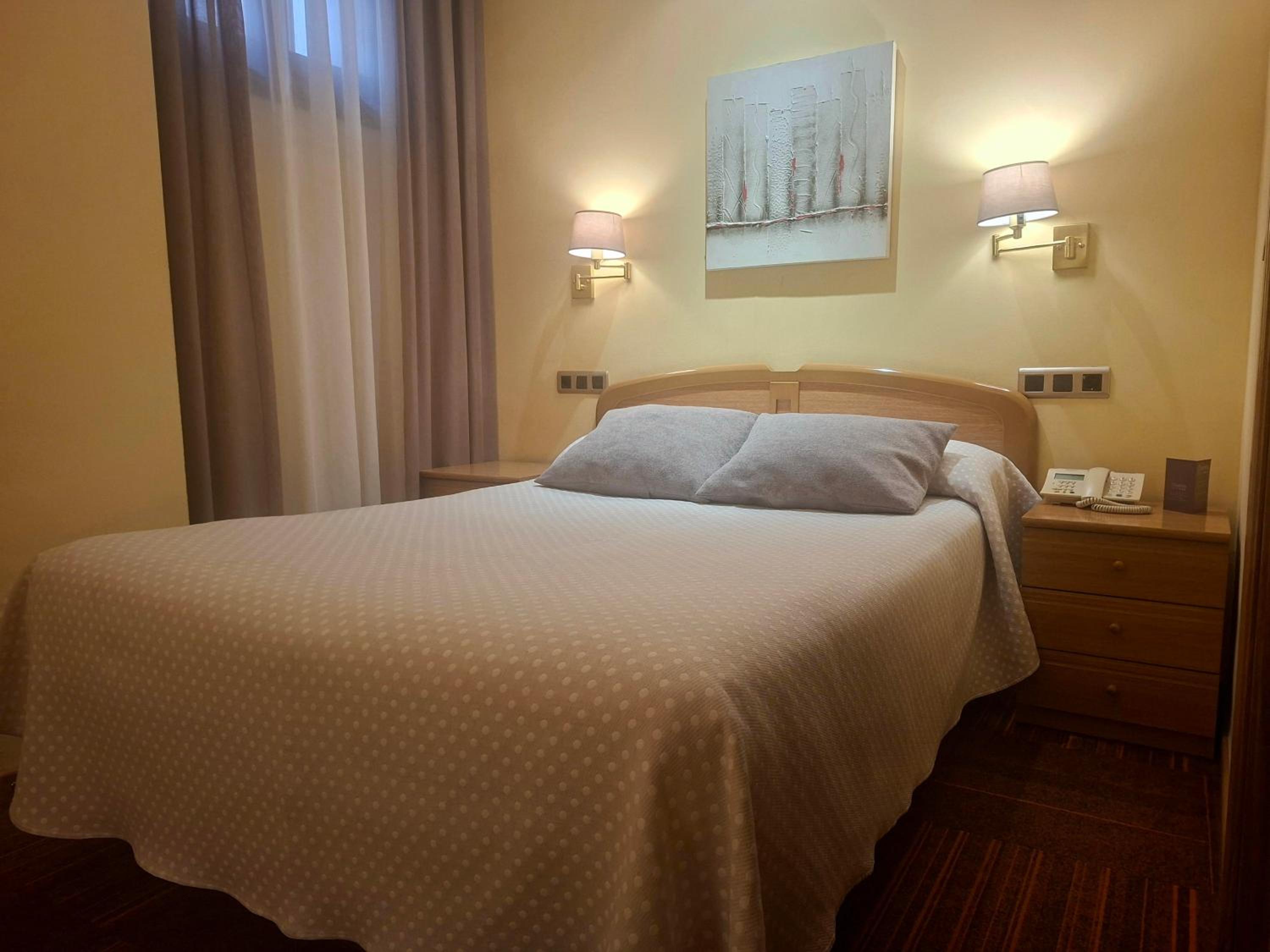 Small Double or Twin Room photo 1