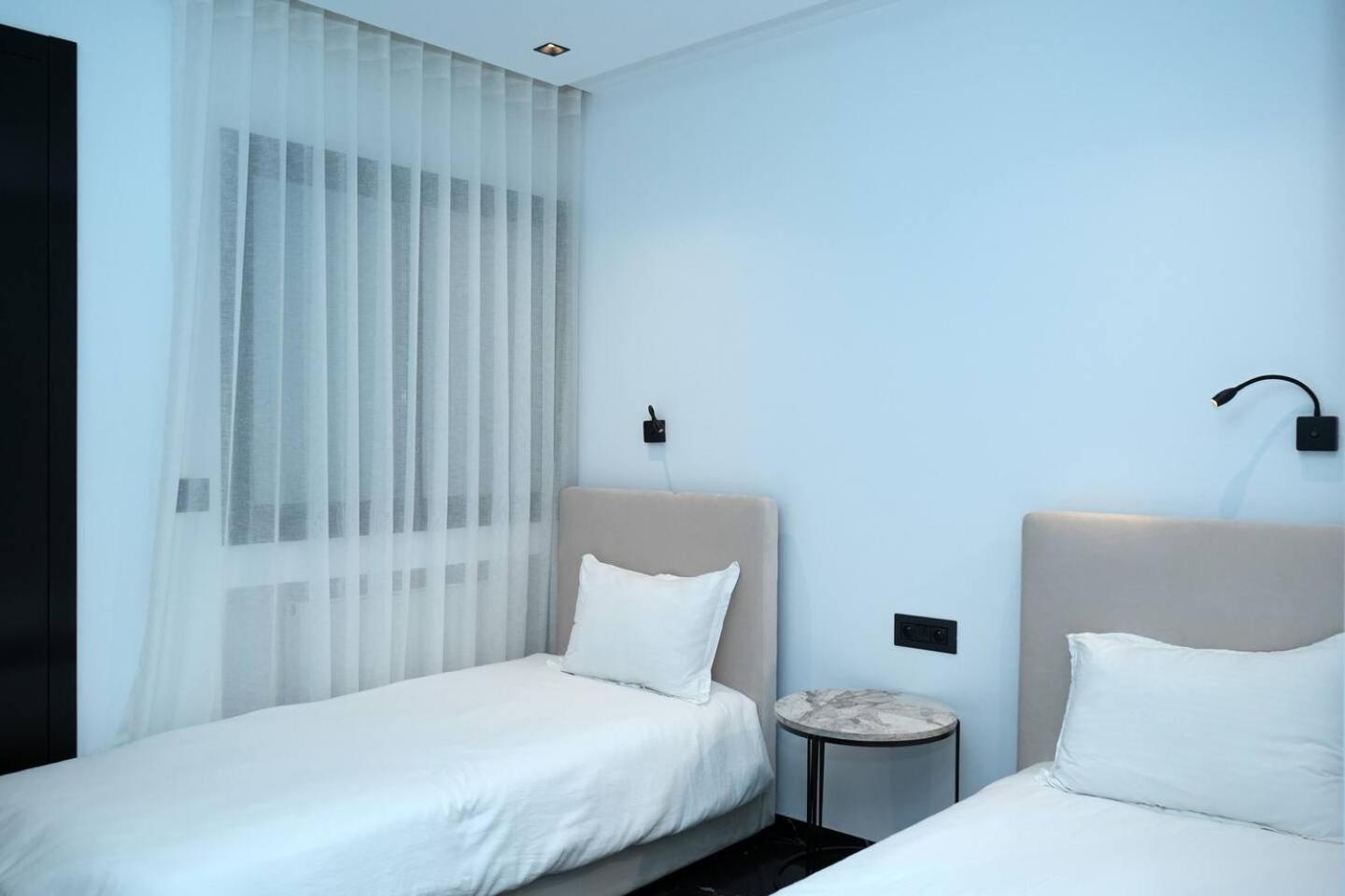 Two-Bedroom Deluxe Apartment with Balcony