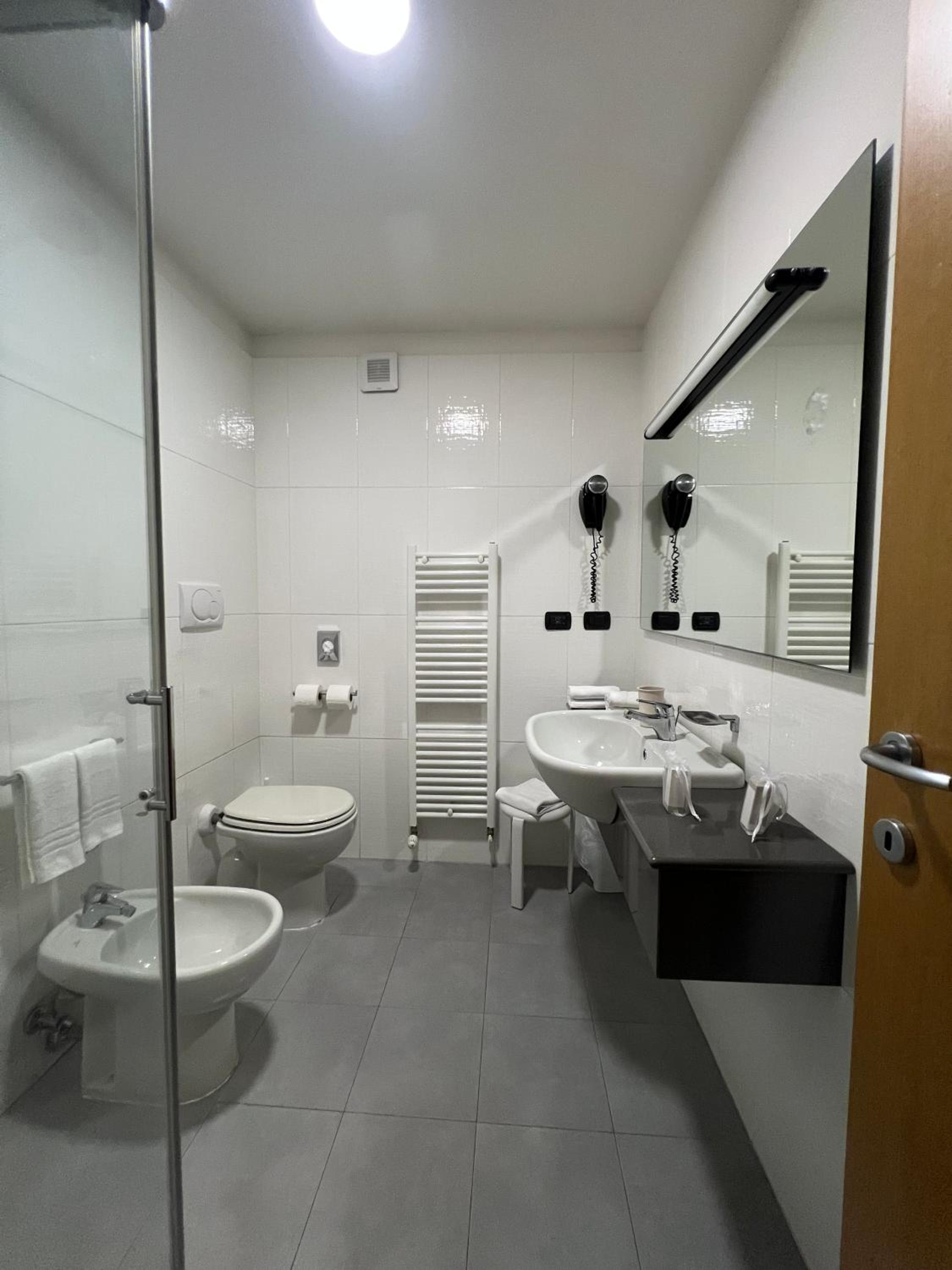 Double or Twin Room photo 3