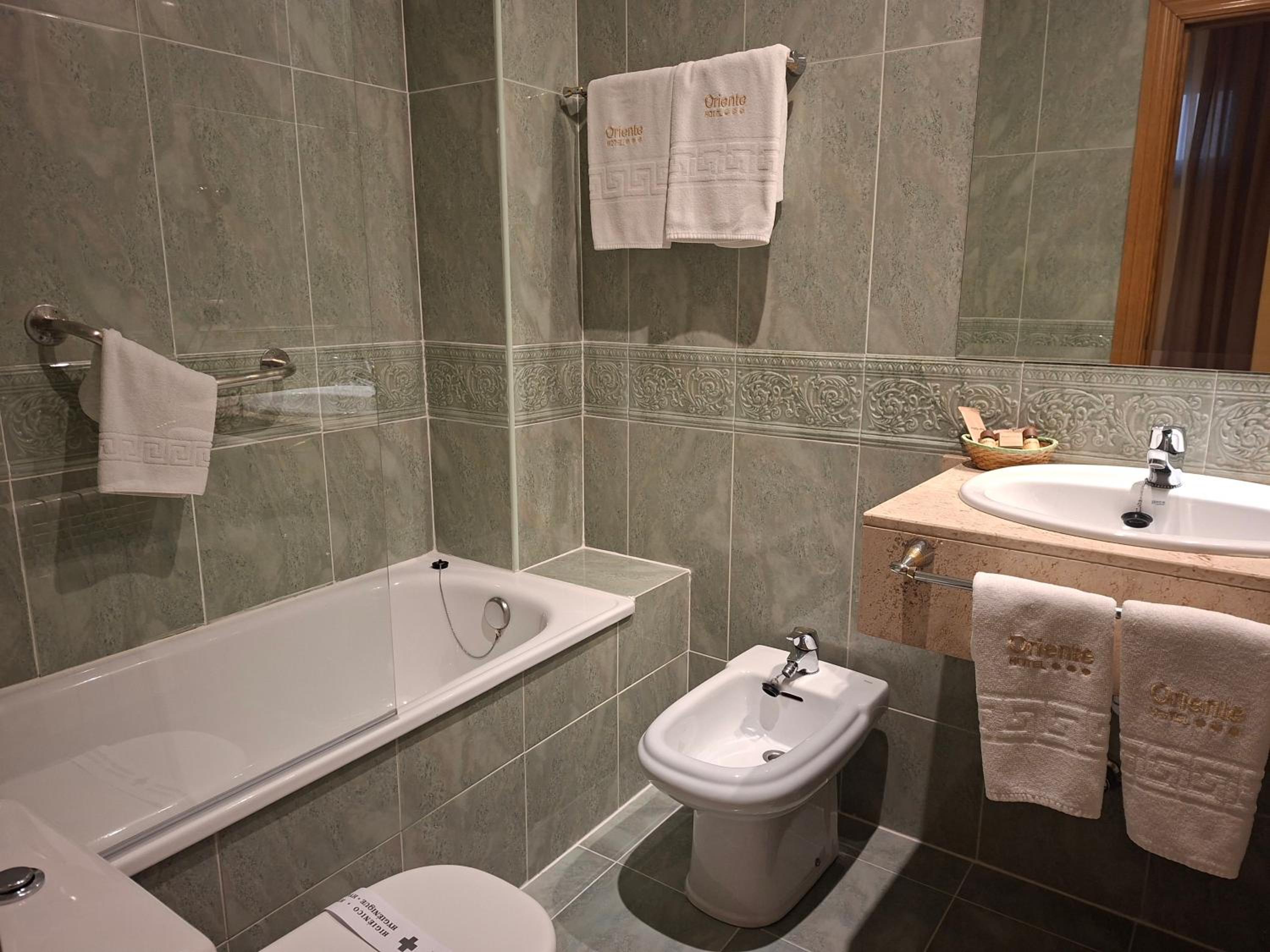 Small Double or Twin Room photo 2