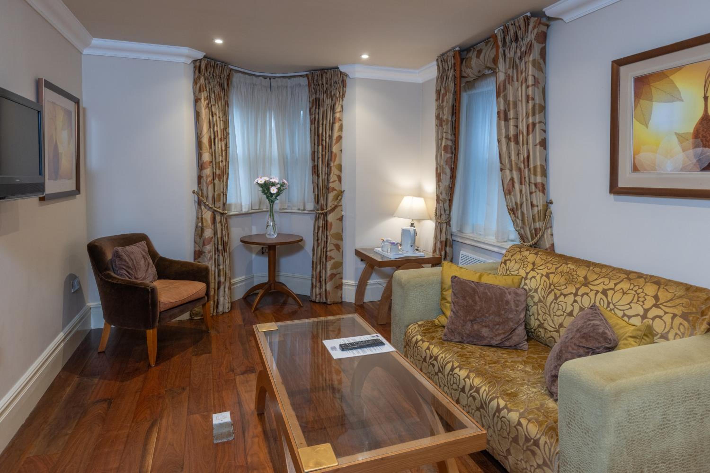One-Bedroom King Suite with Sofa Bed - Non-Smoking