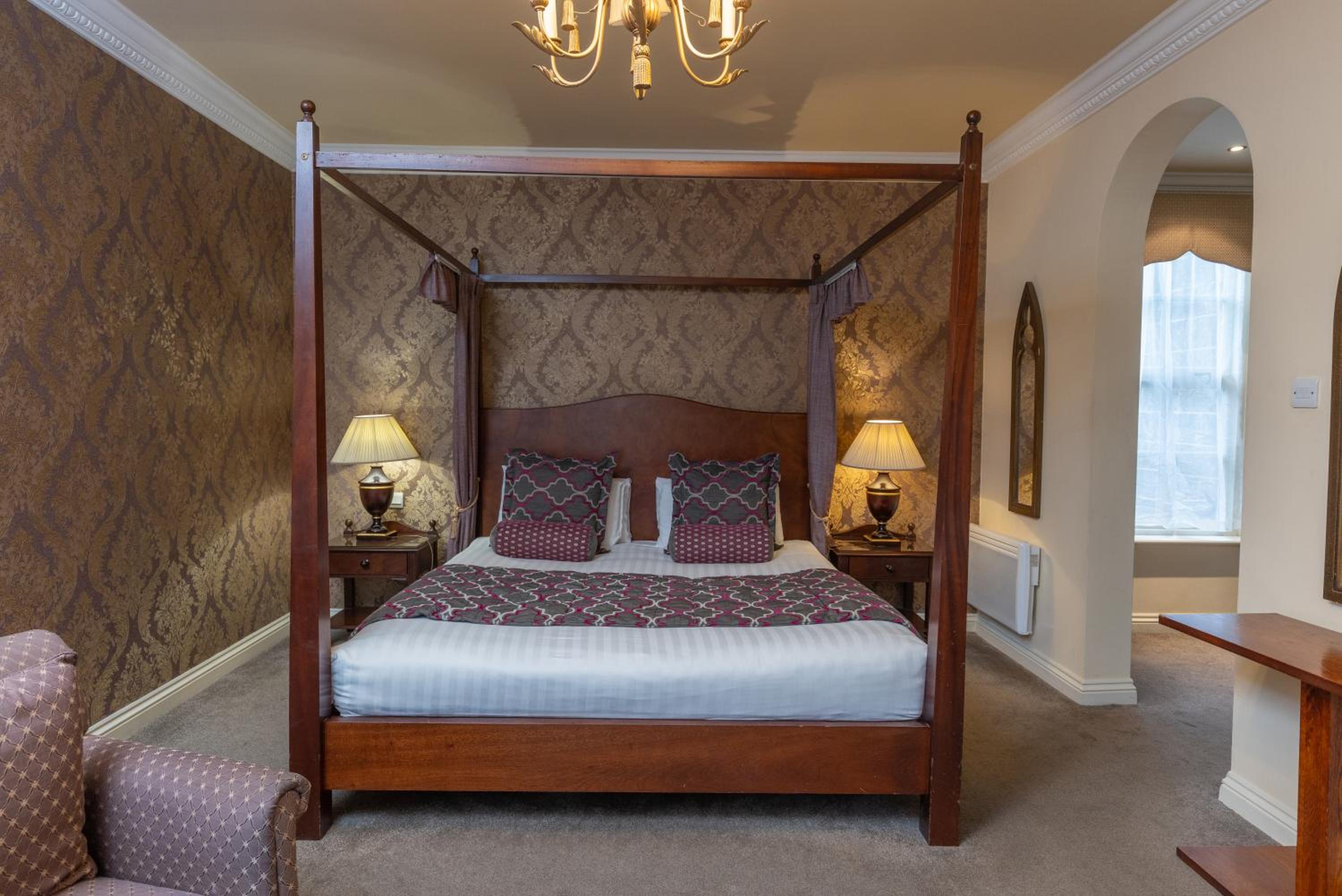 Large Superior King Room with Garden View - Non-Smoking photo 2