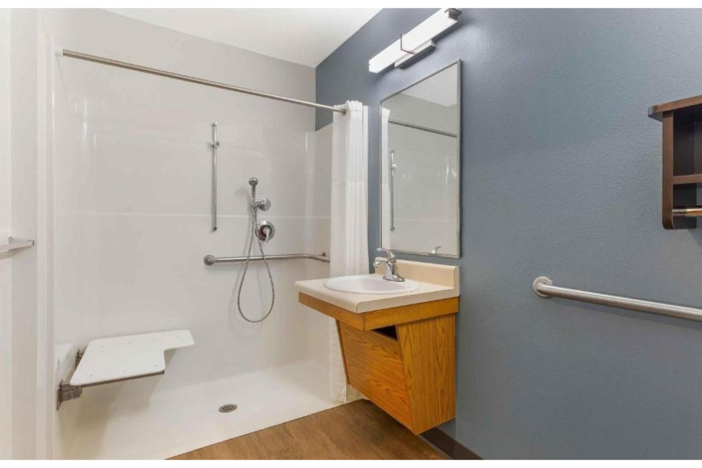 1 Full Bed | ADA/Tub/Non-Smoking/Kitchen photo 1