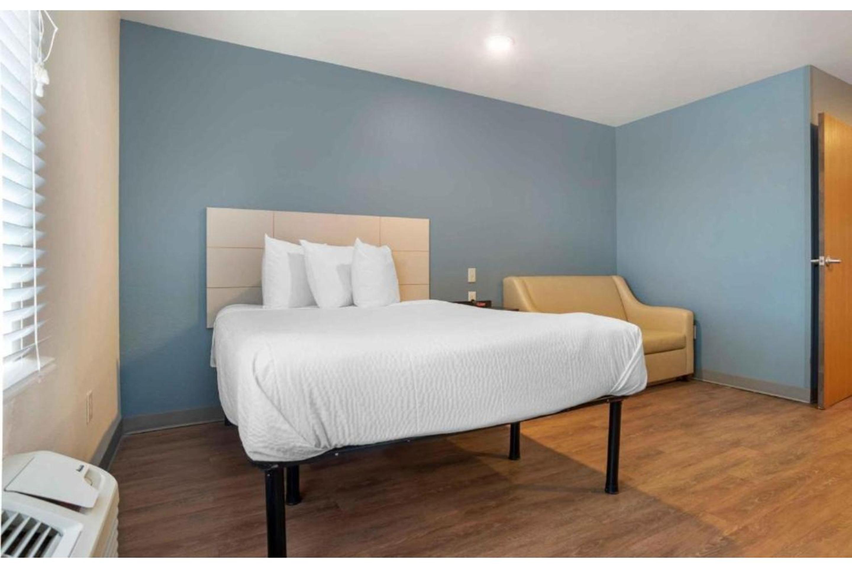 1 Full Bed | ADA/Tub/Non-Smoking/Kitchen photo 2