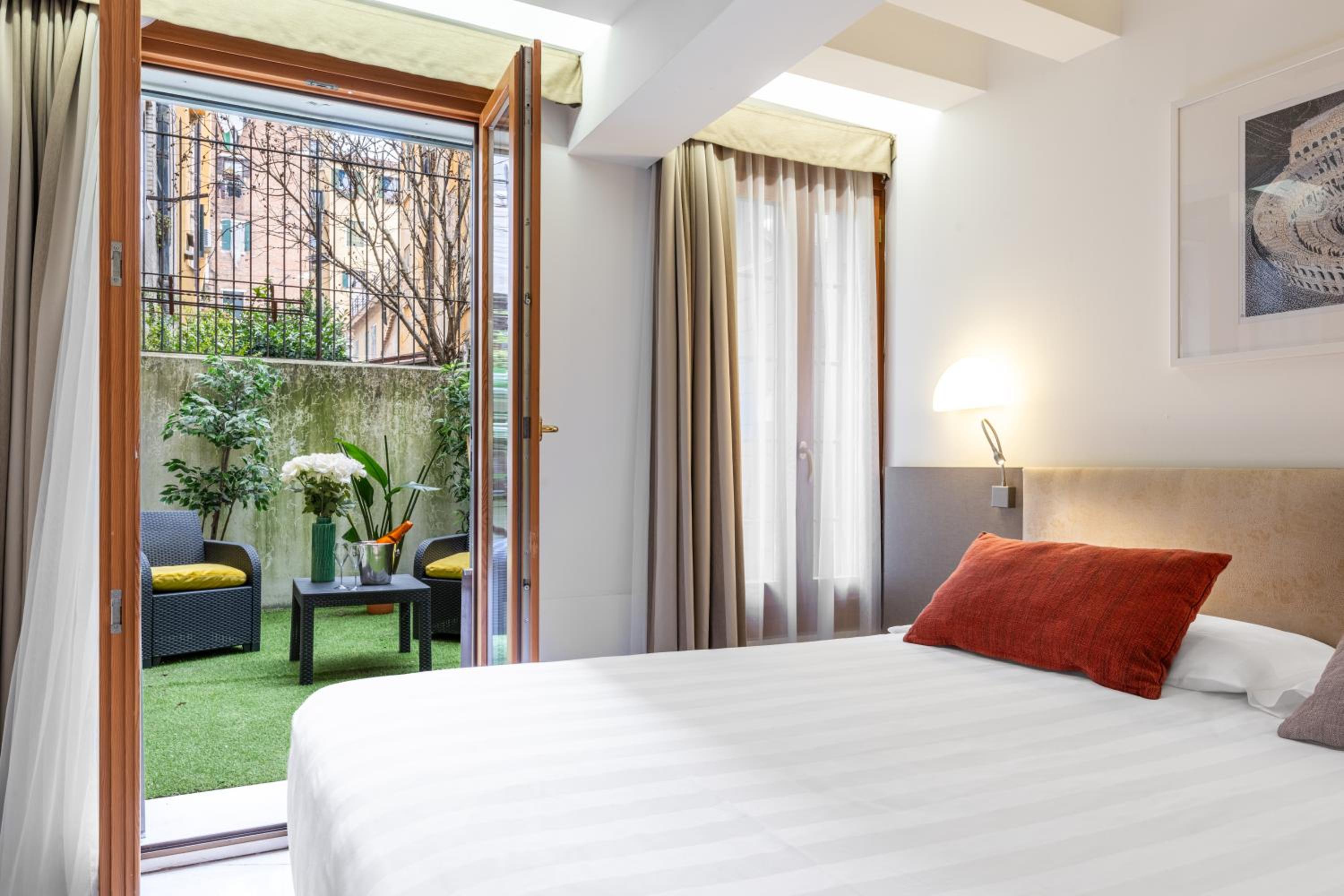 Double or Twin Room photo 3