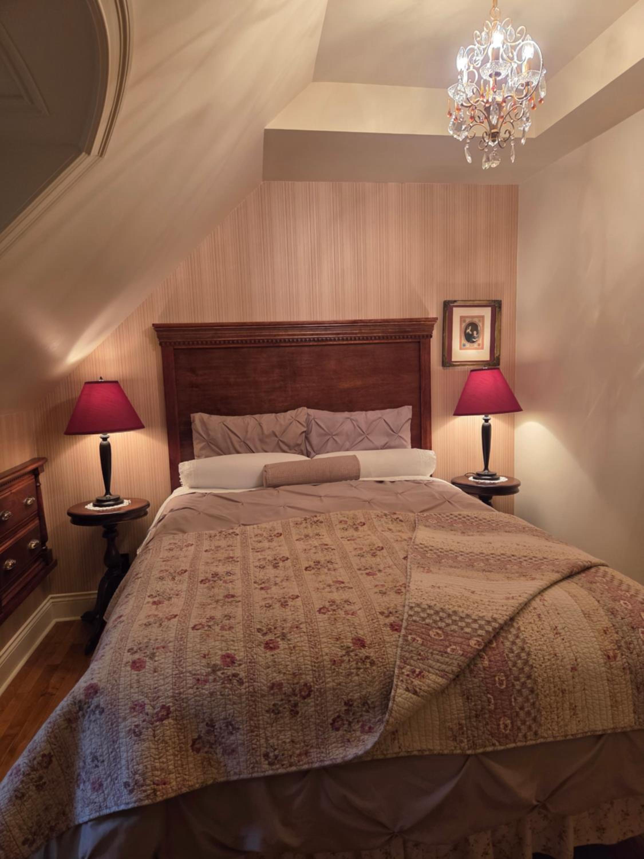 Standard Queen Room photo 2