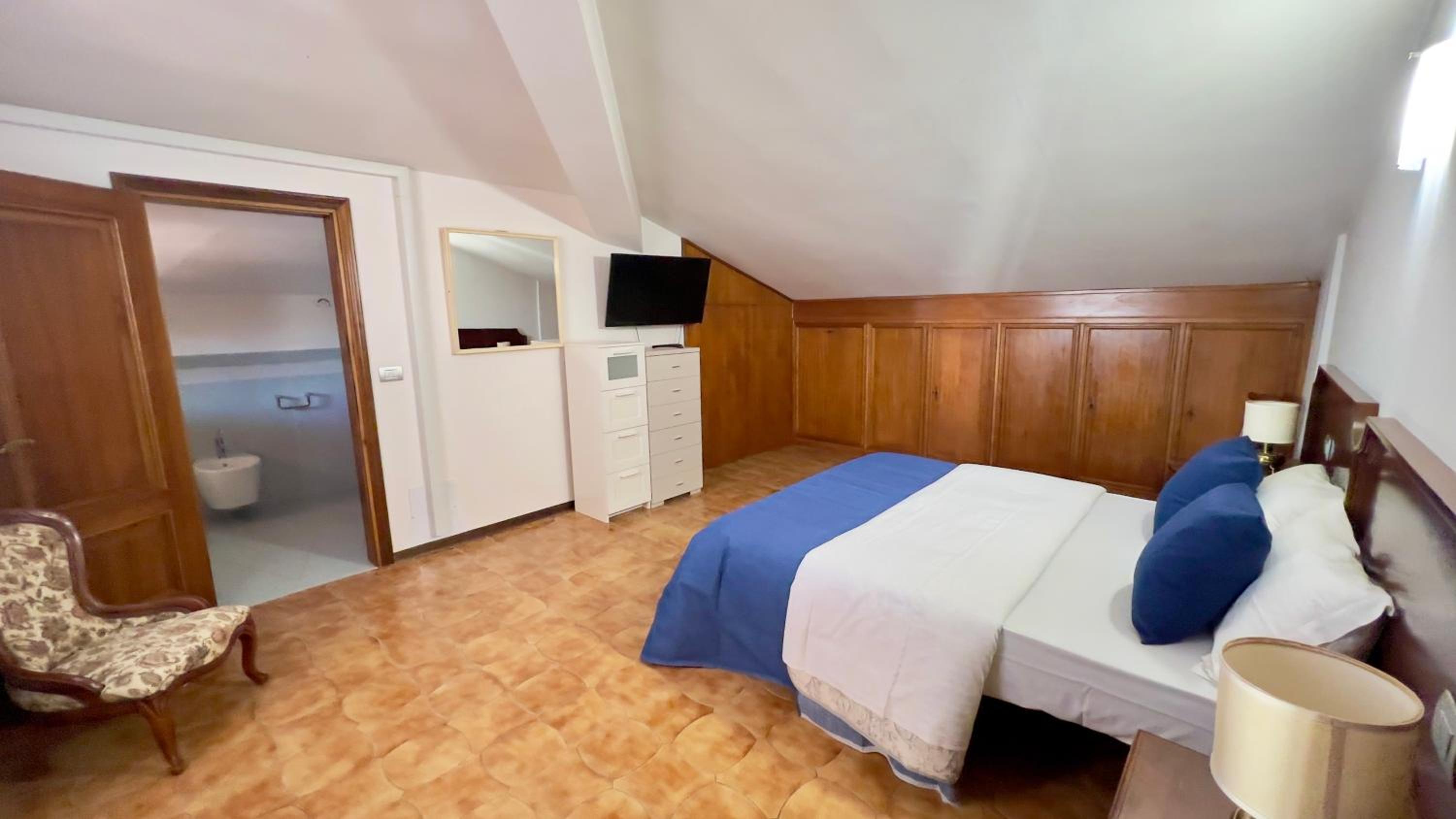 Deluxe Room (2 Adults + 1 Child) photo 3