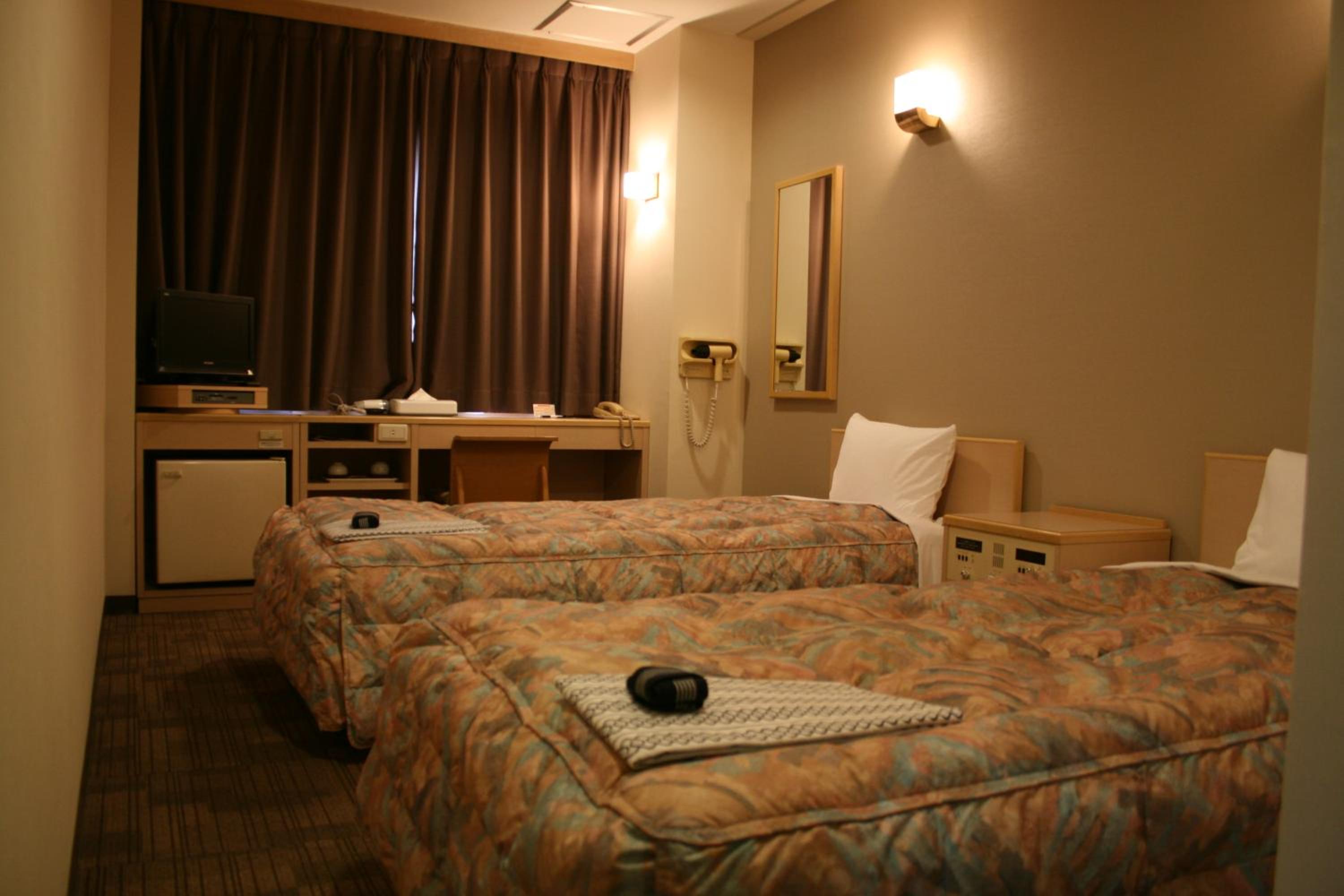 Twin Room - Non-Smoking photo 1
