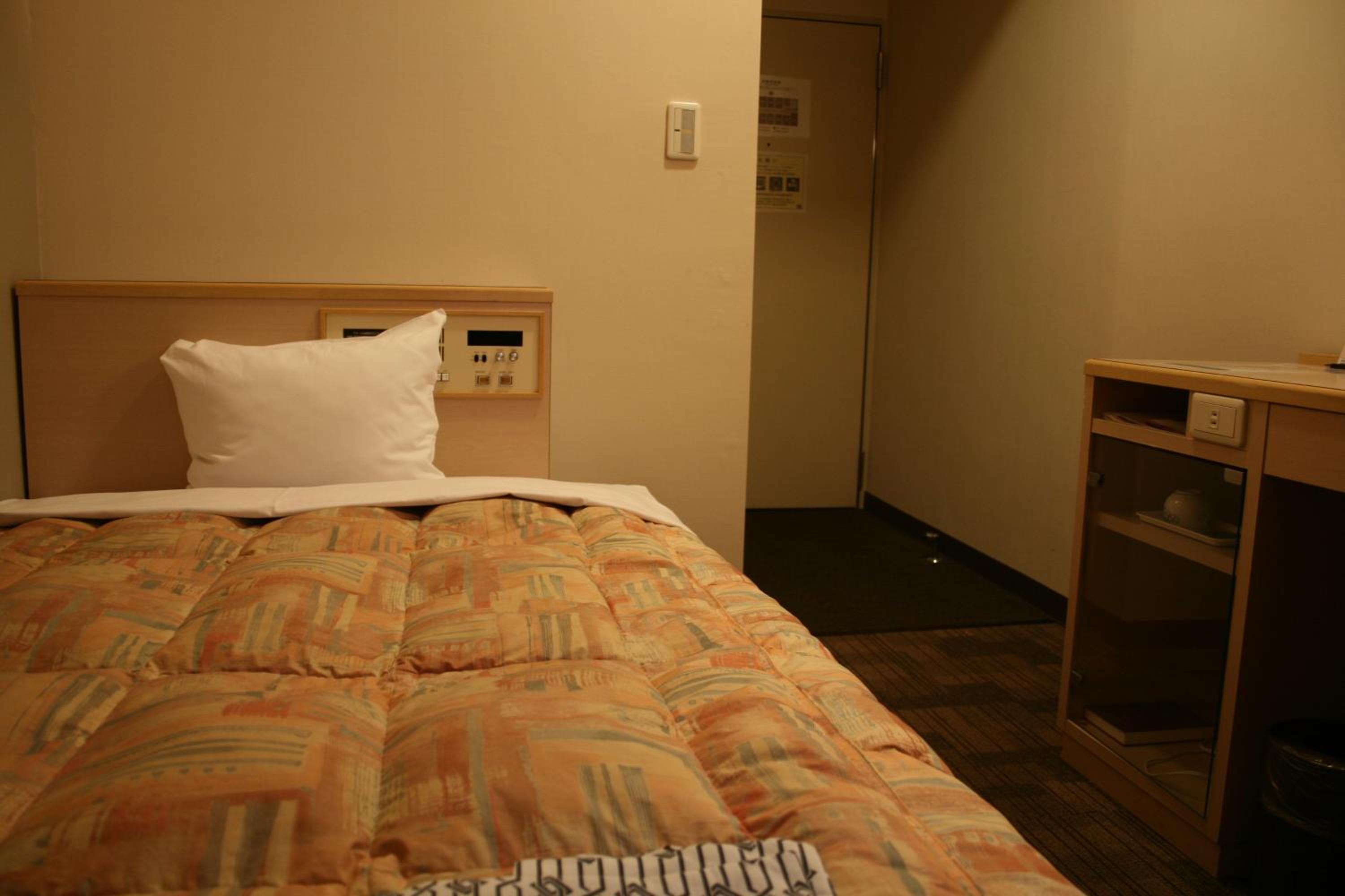Single Room - Smoking photo 1