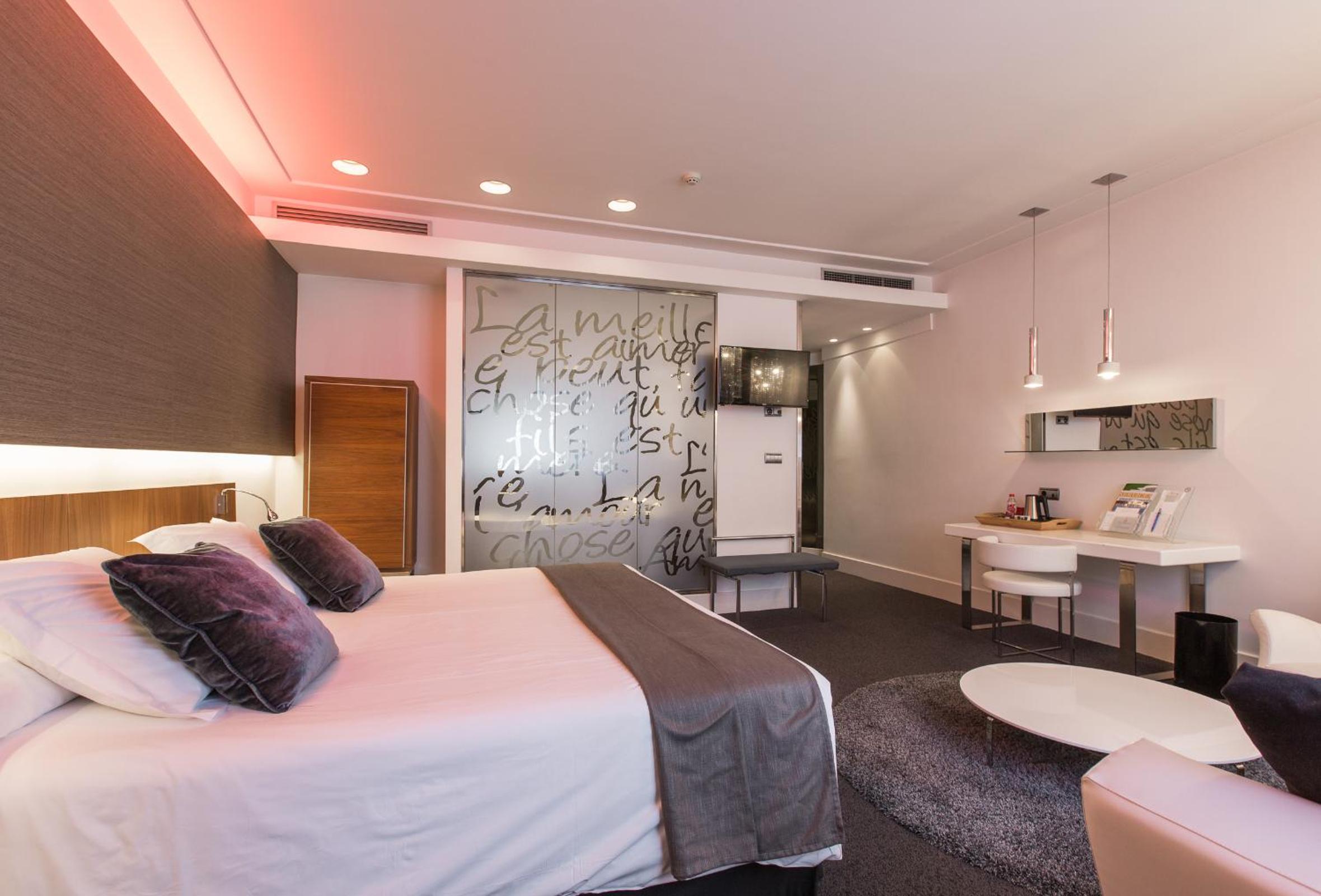 Superior Double or Twin Room - Photo 8