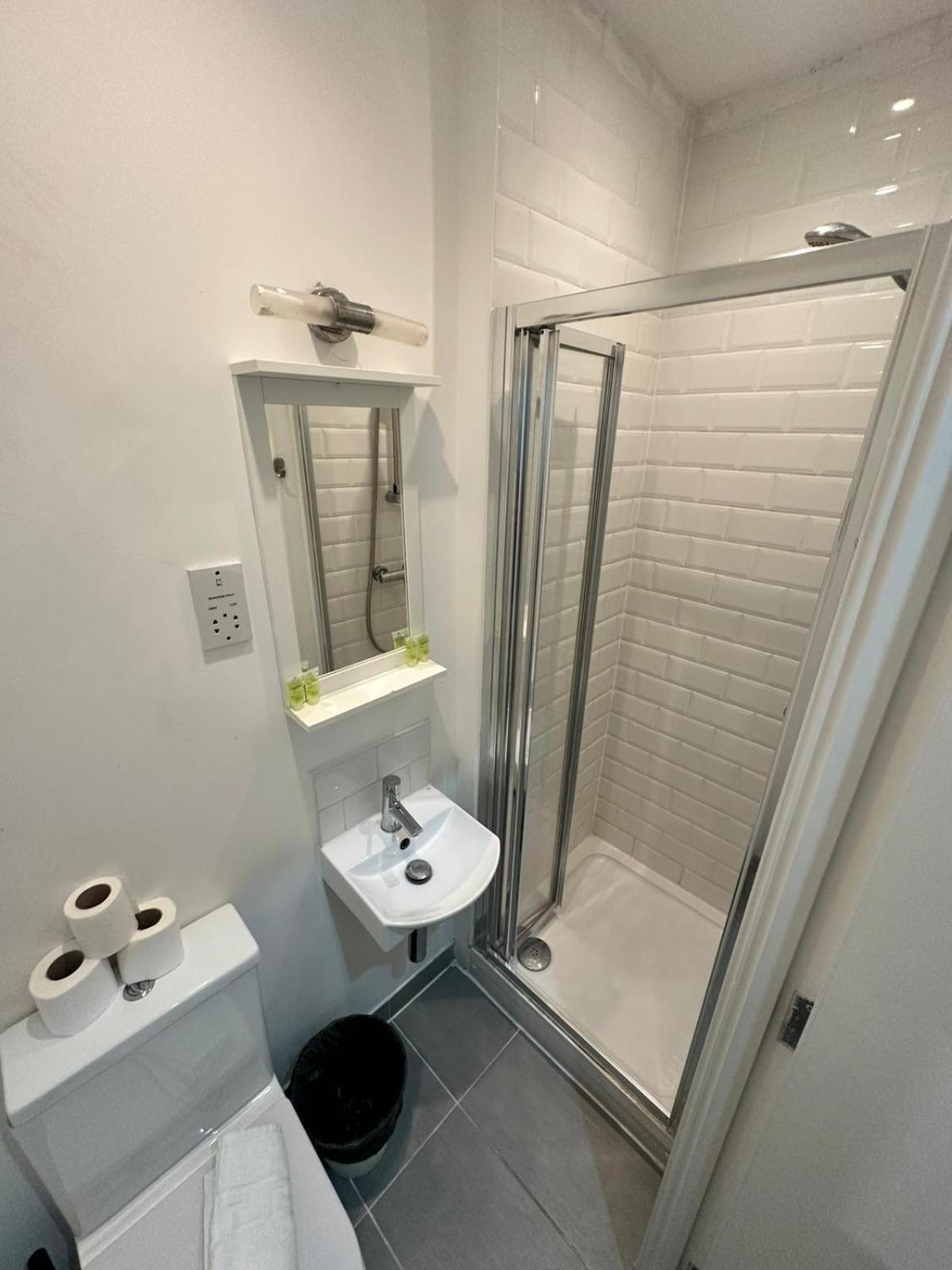 Small Single Room photo 2