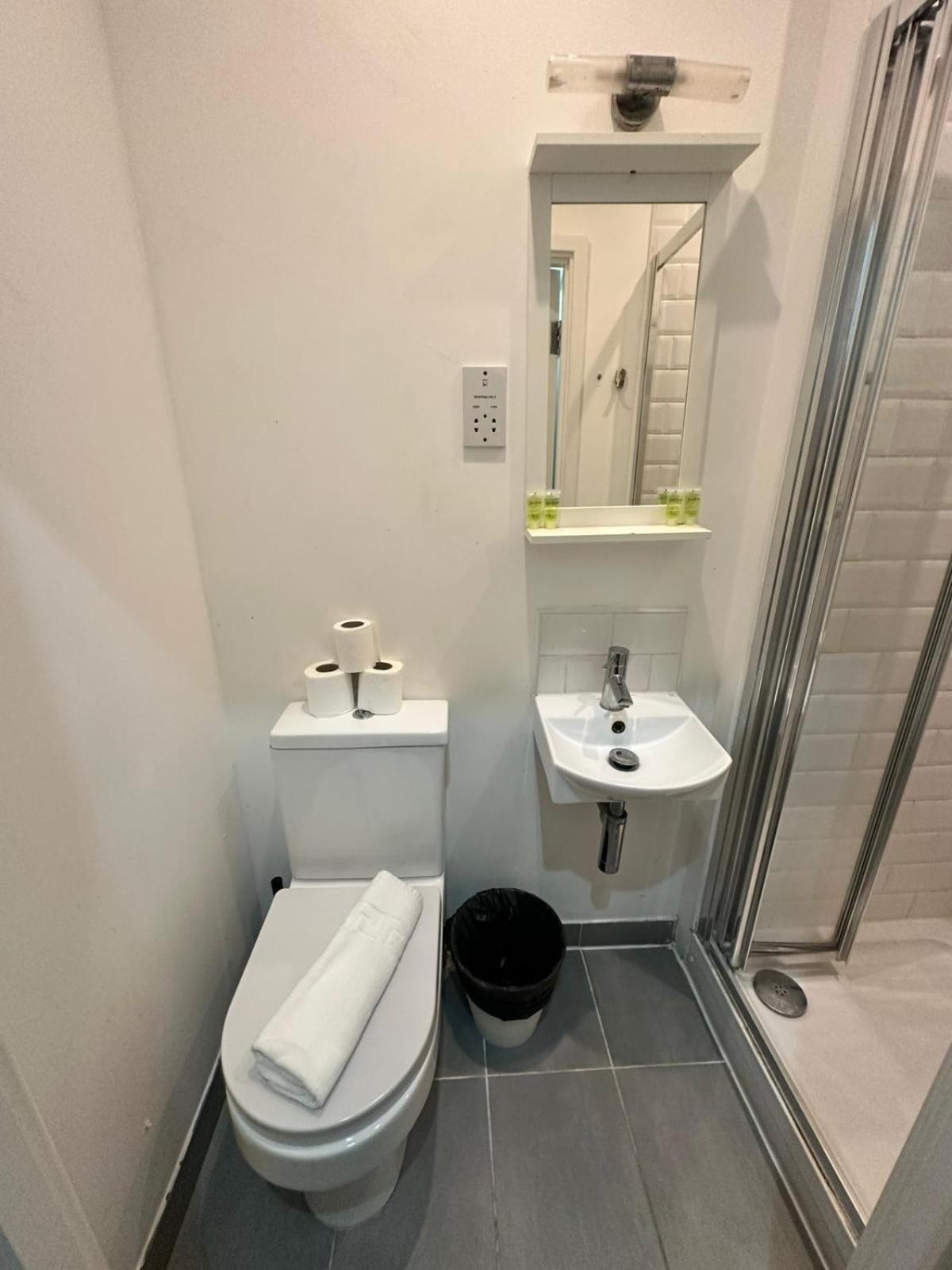 Small Single Room photo 1