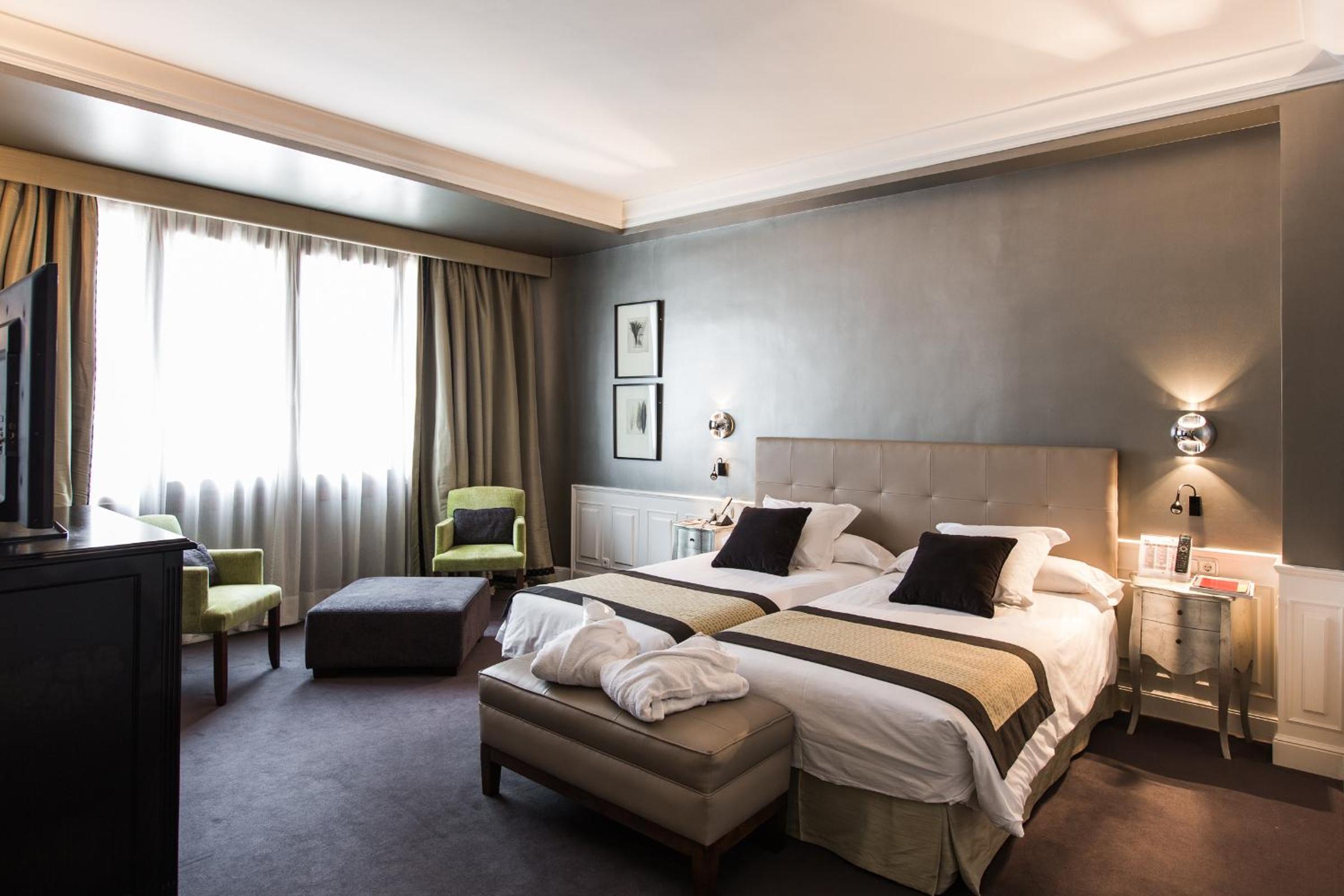 Superior Double or Twin Room - Photo 15