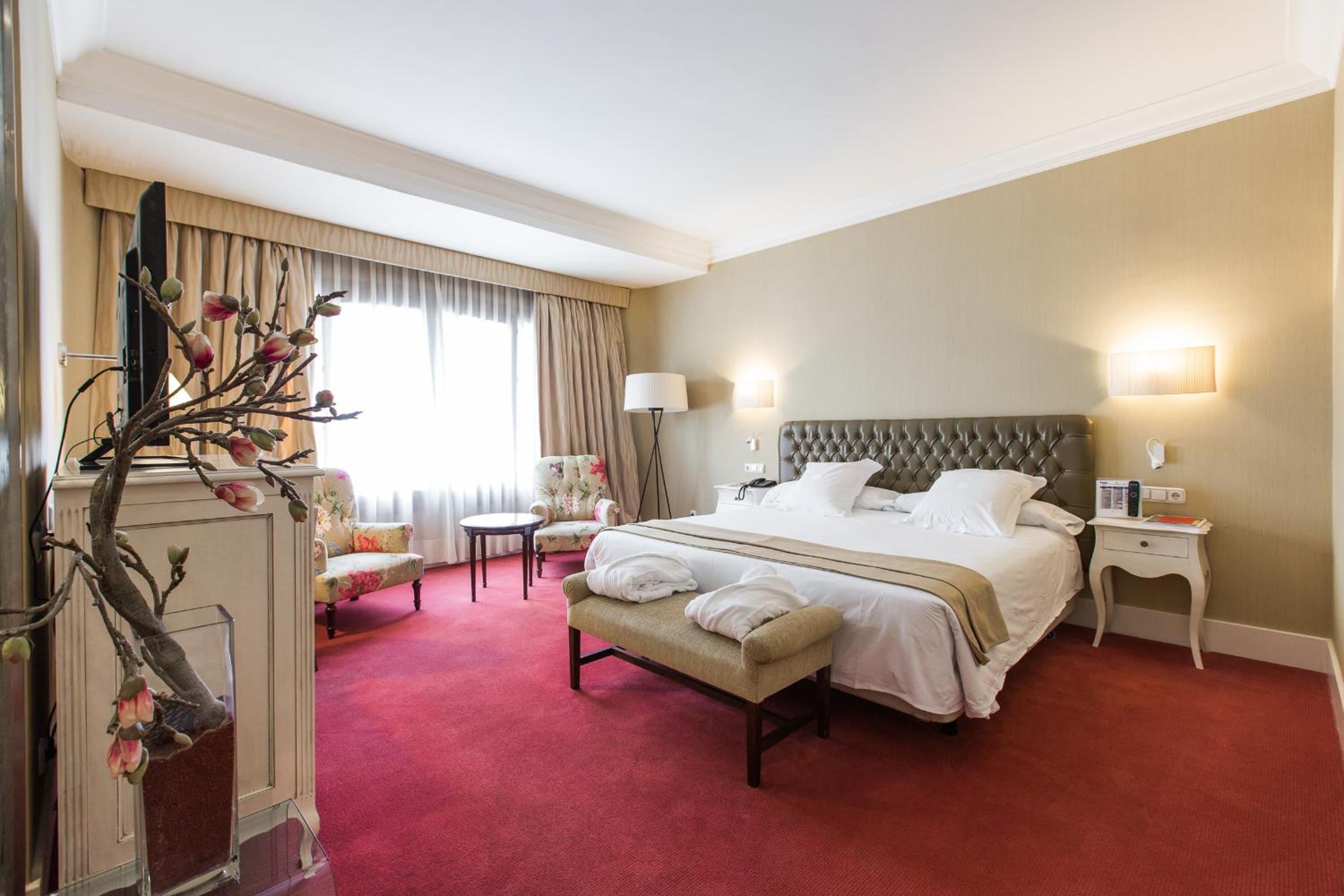 Superior Double or Twin Room - Photo 11