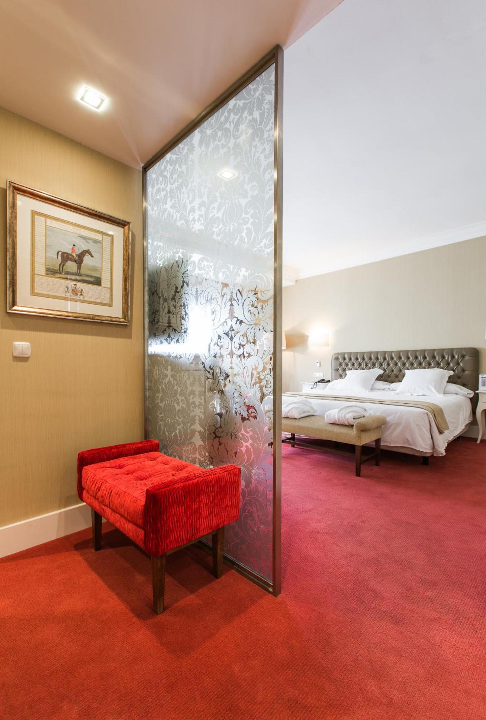 Superior Double or Twin Room - Photo 10