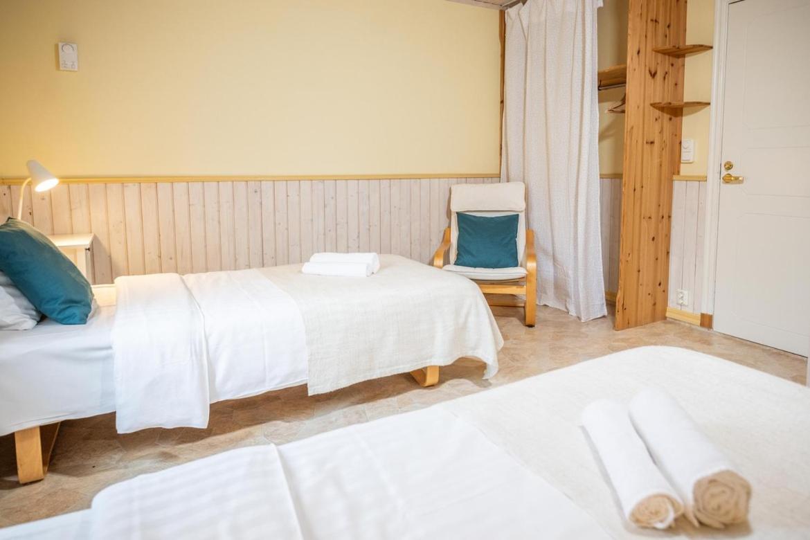 Double or Twin Room with Shared Bathroom photo 2