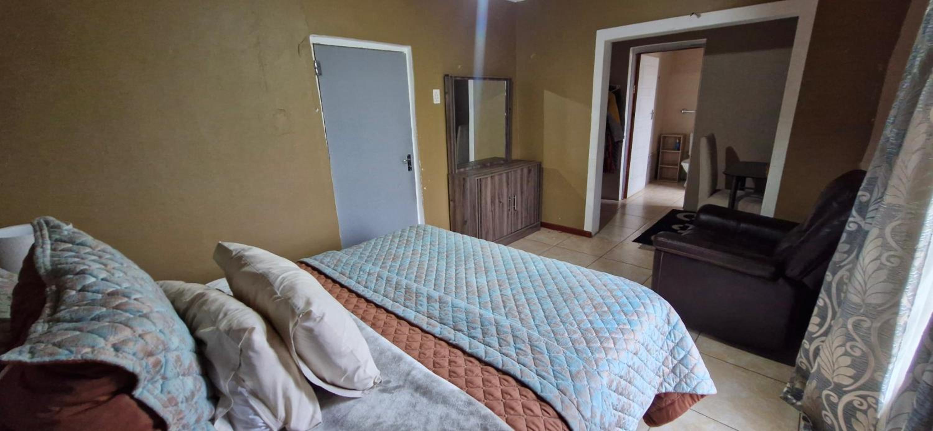 Double Room with Private Bathroom photo 3