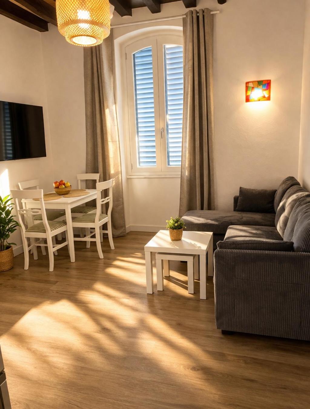 Studio Apartment with One Double Bed photo 3
