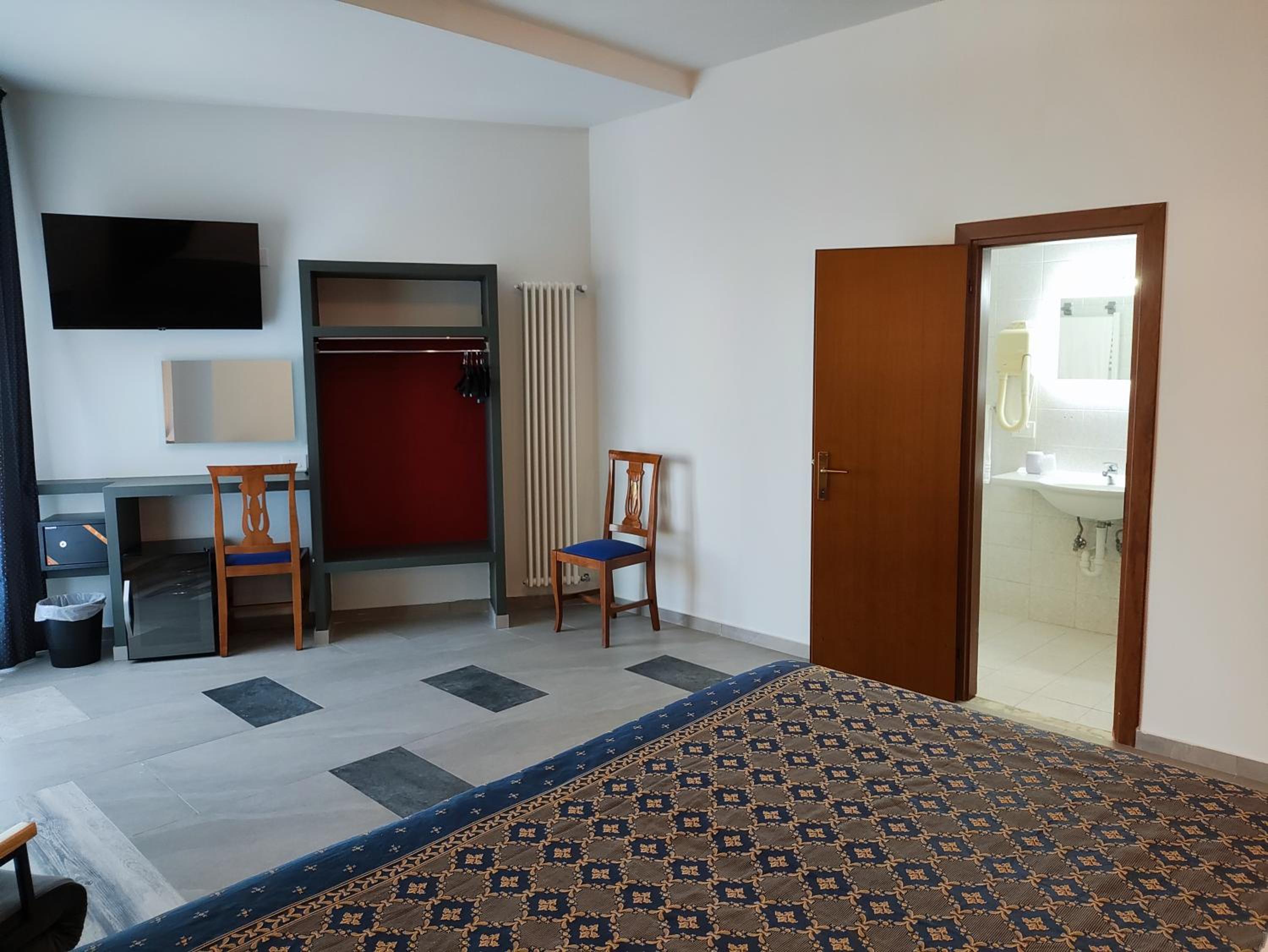 Family Suite with Balcony photo 2