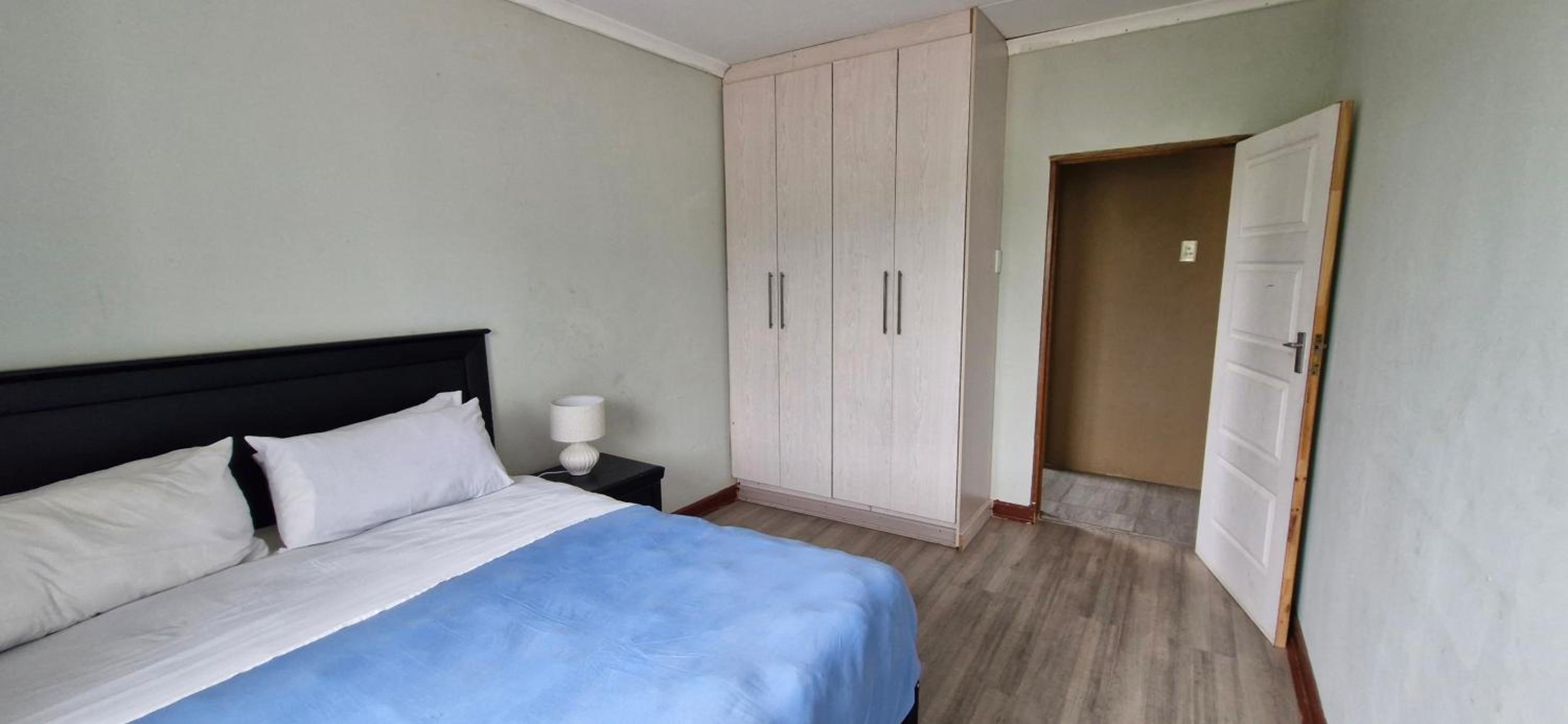 Double Room with Shared Bathroom photo 2