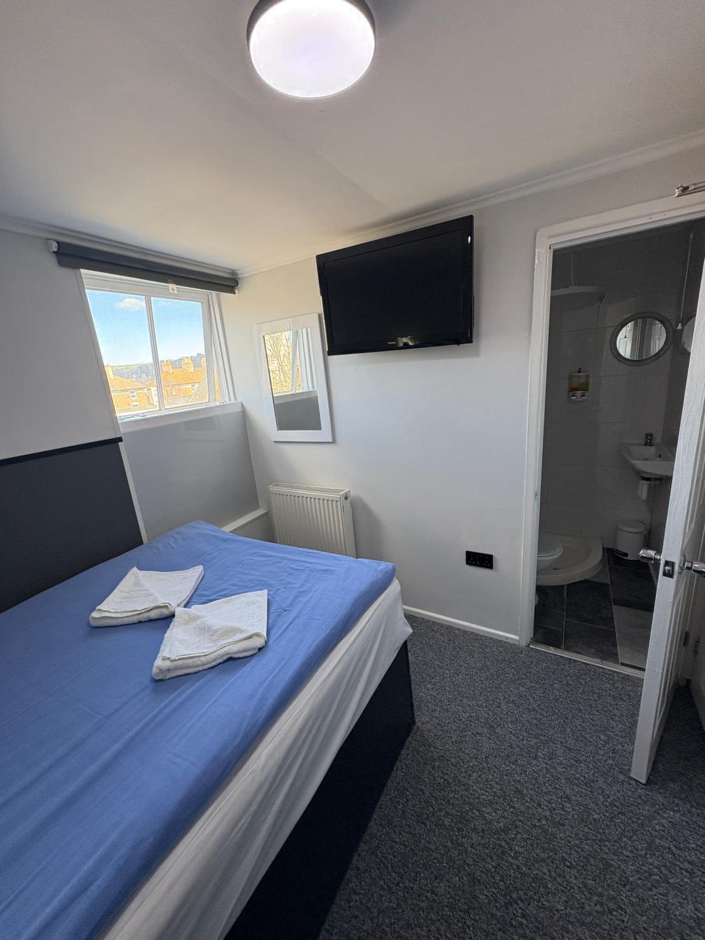 Double Room with Private Bathroom photo 1