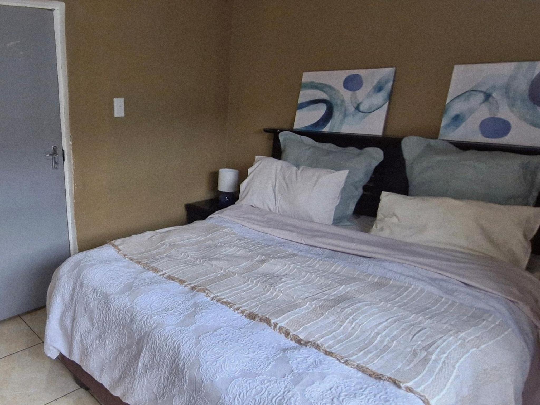 Single Room with Shared Bathroom photo 2